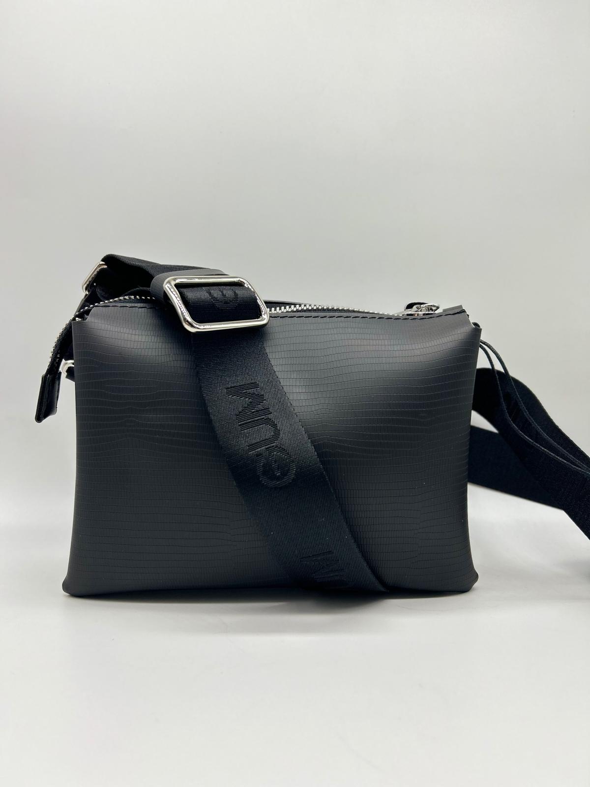 Pelletteria donna The Bridge, Accessori in pelle donna, Prodotti in pelle donna, Pelletteria di lusso donna, Pelle donna eleganza, Pelle donna alta qualità, Accessori donna in pelle, Borse pelle donna, Portafogli pelle donna, Zaini pelle donna, Portachiavi in pelle donna, Porta carte di credito donna, Borse tracolla pelle donna, Valigie pelle donna, Pelletteria donna elegante, Pelletteria donna casual, Borse pelle donna da lavoro, Borse pelle donna da viaggio, Pelletteria donna per occasioni speciali, Acces