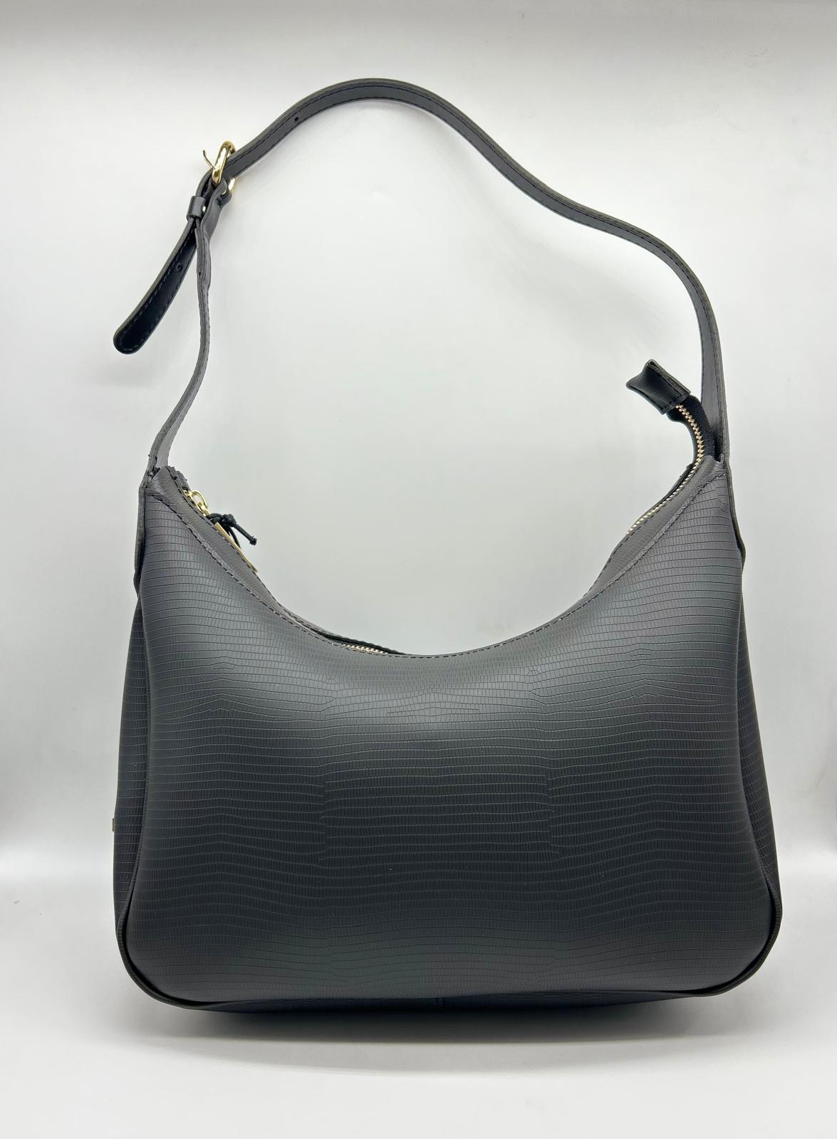 Pelletteria donna The Bridge, Accessori in pelle donna, Prodotti in pelle donna, Pelletteria di lusso donna, Pelle donna eleganza, Pelle donna alta qualità, Accessori donna in pelle, Borse pelle donna, Portafogli pelle donna, Zaini pelle donna, Portachiavi in pelle donna, Porta carte di credito donna, Borse tracolla pelle donna, Valigie pelle donna, Pelletteria donna elegante, Pelletteria donna casual, Borse pelle donna da lavoro, Borse pelle donna da viaggio, Pelletteria donna per occasioni speciali, Acces