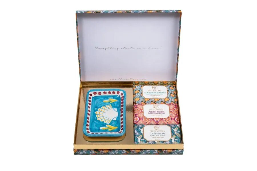 blu costiera, box lemon, box limone, Set di saponi artigianali, Set di saponi naturali, Set di saponi profumati, Set di saponi biologici, Confezione regalo saponi, Set di saponi per il corpo, Set di saponi per le mani, Kit saponi esfolianti, Set di saponi idratanti, Set di saponi regalo, Set di saponi per Natale, Set di saponi per San Valentino, Set di saponi per la festa della mamma, Set di saponi per ospiti, Set di saponi ecologici, Set di saponi vegani, Set di saponi fatti a mano