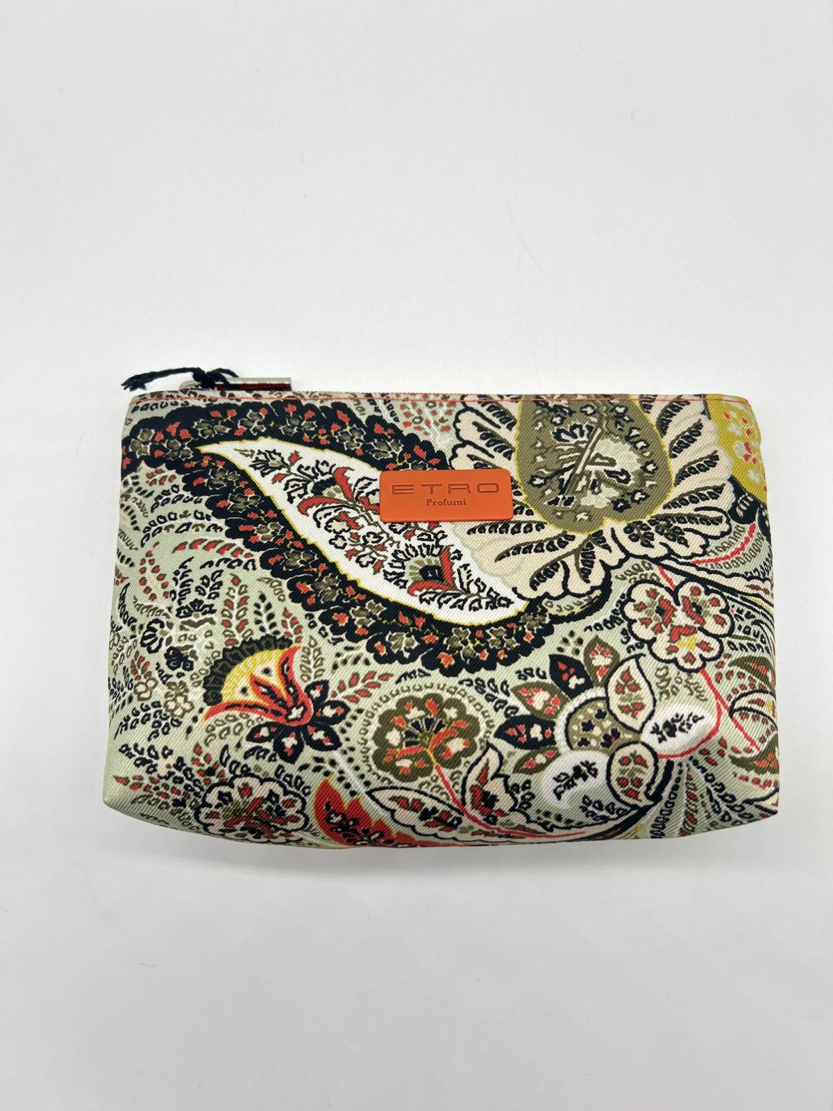 Beauty case, Beauty case donna, Beauty case viaggio, Beauty case make-up, Beauty case in pelle, Beauty case trucco, Beauty case tendenze 2025, Beauty case porta trucco, Beauty case da viaggio per uomini, Beauty case con divisori, Beauty case elegante