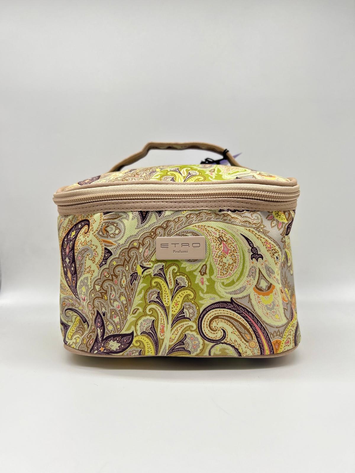 Beauty case, Beauty case donna, Beauty case viaggio, Beauty case make-up, Beauty case in pelle, Beauty case trucco, Beauty case tendenze 2025, Beauty case porta trucco, Beauty case da viaggio per uomini, Beauty case con divisori, Beauty case elegante