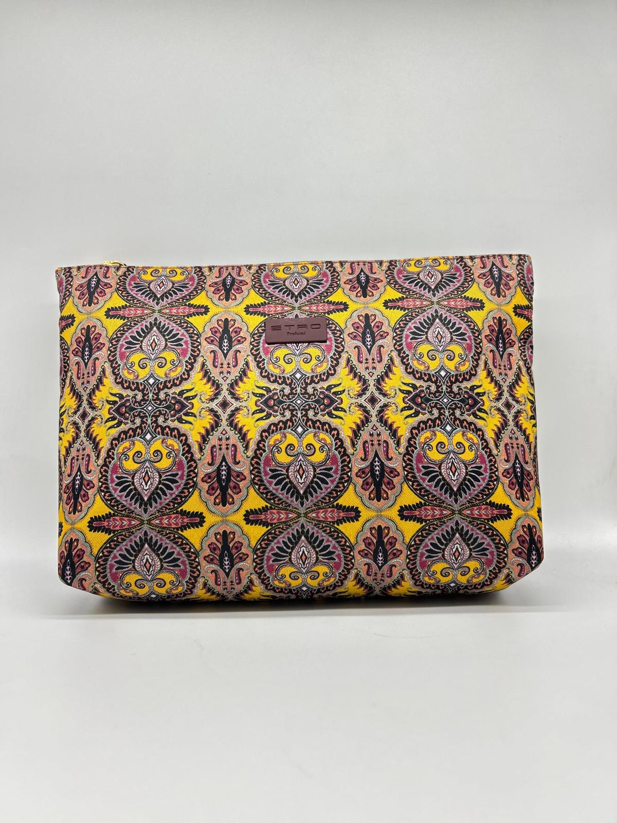 Beauty case, Beauty case donna, Beauty case viaggio, Beauty case make-up, Beauty case in pelle, Beauty case trucco, Beauty case tendenze 2025, Beauty case porta trucco, Beauty case da viaggio per uomini, Beauty case con divisori, Beauty case elegante