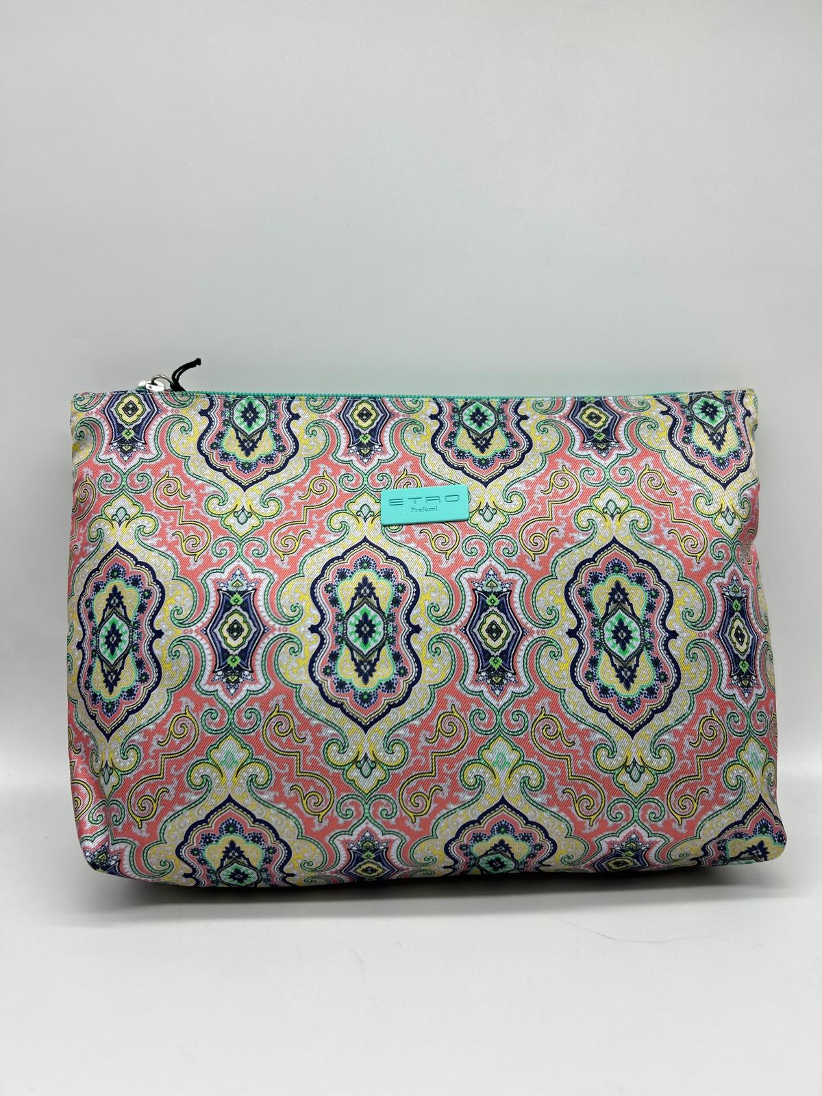 Beauty case, Beauty case donna, Beauty case viaggio, Beauty case make-up, Beauty case in pelle, Beauty case trucco, Beauty case tendenze 2025, Beauty case porta trucco, Beauty case da viaggio per uomini, Beauty case con divisori, Beauty case elegante