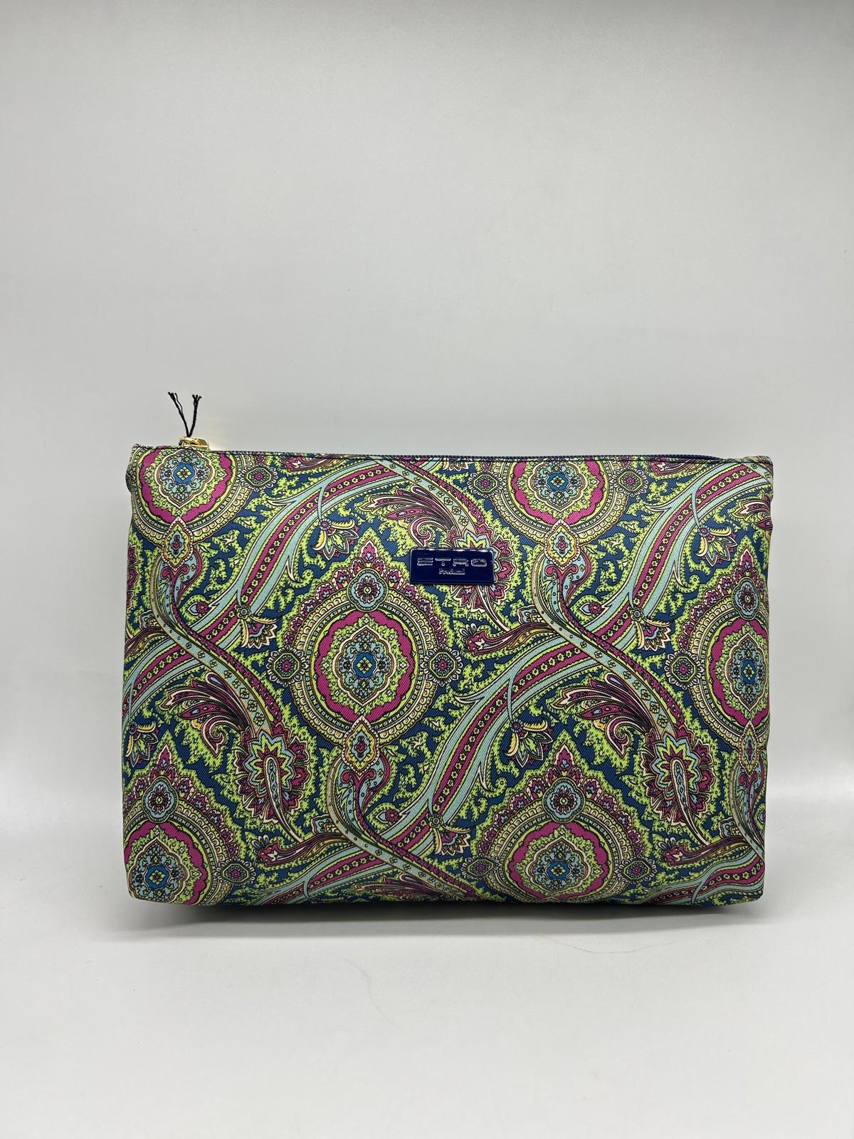 Beauty case, Beauty case donna,  Beauty case viaggio, Beauty case make-up, Beauty case in pelle,  Beauty case trucco, Beauty case tendenze 2025,  Beauty case porta trucco, Beauty case da viaggio per uomini, Beauty case con divisori, Beauty case elegante