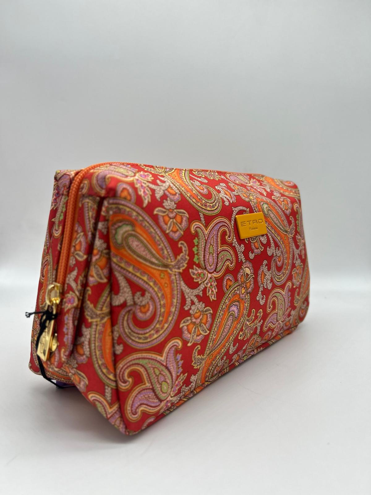 Beauty case, Beauty case donna,  Beauty case viaggio, Beauty case make-up, Beauty case in pelle,  Beauty case trucco, Beauty case tendenze 2025,  Beauty case porta trucco, Beauty case da viaggio per uomini, Beauty case con divisori, Beauty case elegante