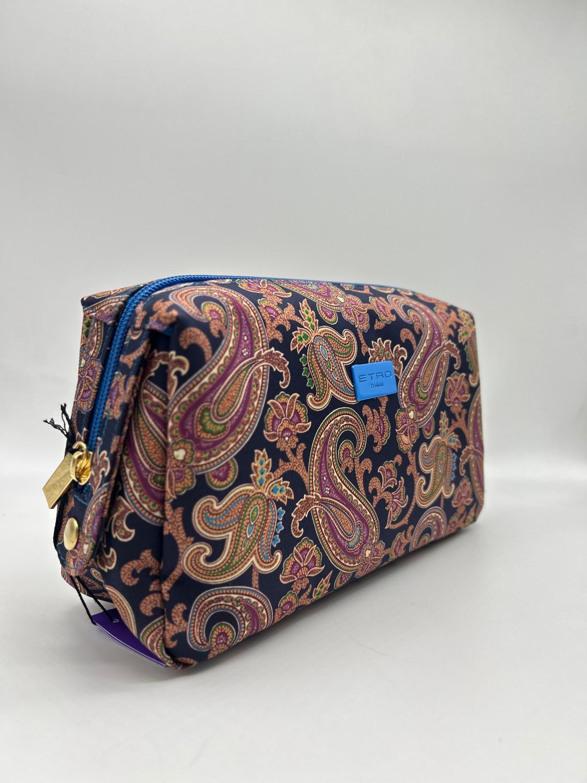 Beauty case, Beauty case donna,  Beauty case viaggio, Beauty case make-up, Beauty case in pelle,  Beauty case trucco, Beauty case tendenze 2025,  Beauty case porta trucco, Beauty case da viaggio per uomini, Beauty case con divisori, Beauty case elegante