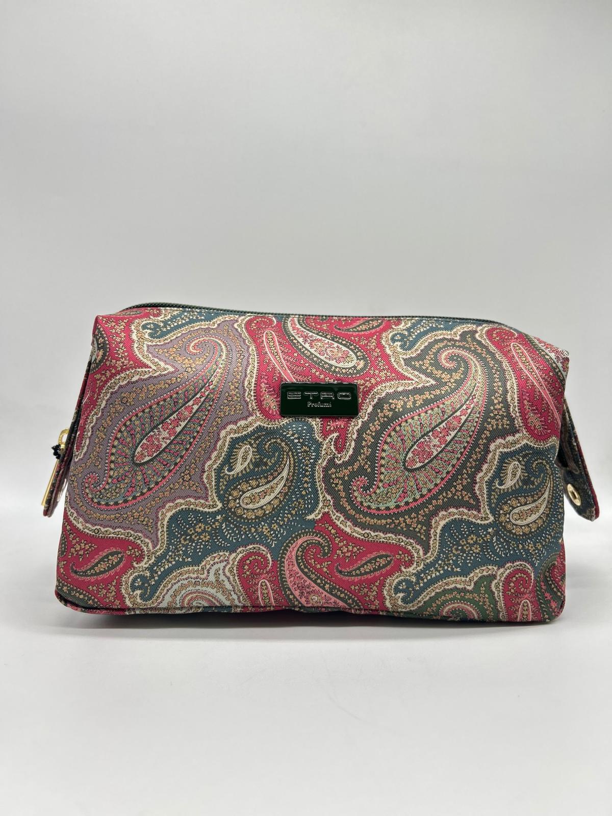 Beauty case, Beauty case donna,  Beauty case viaggio, Beauty case make-up, Beauty case in pelle,  Beauty case trucco, Beauty case tendenze 2025,  Beauty case porta trucco, Beauty case da viaggio per uomini, Beauty case con divisori, Beauty case elegante