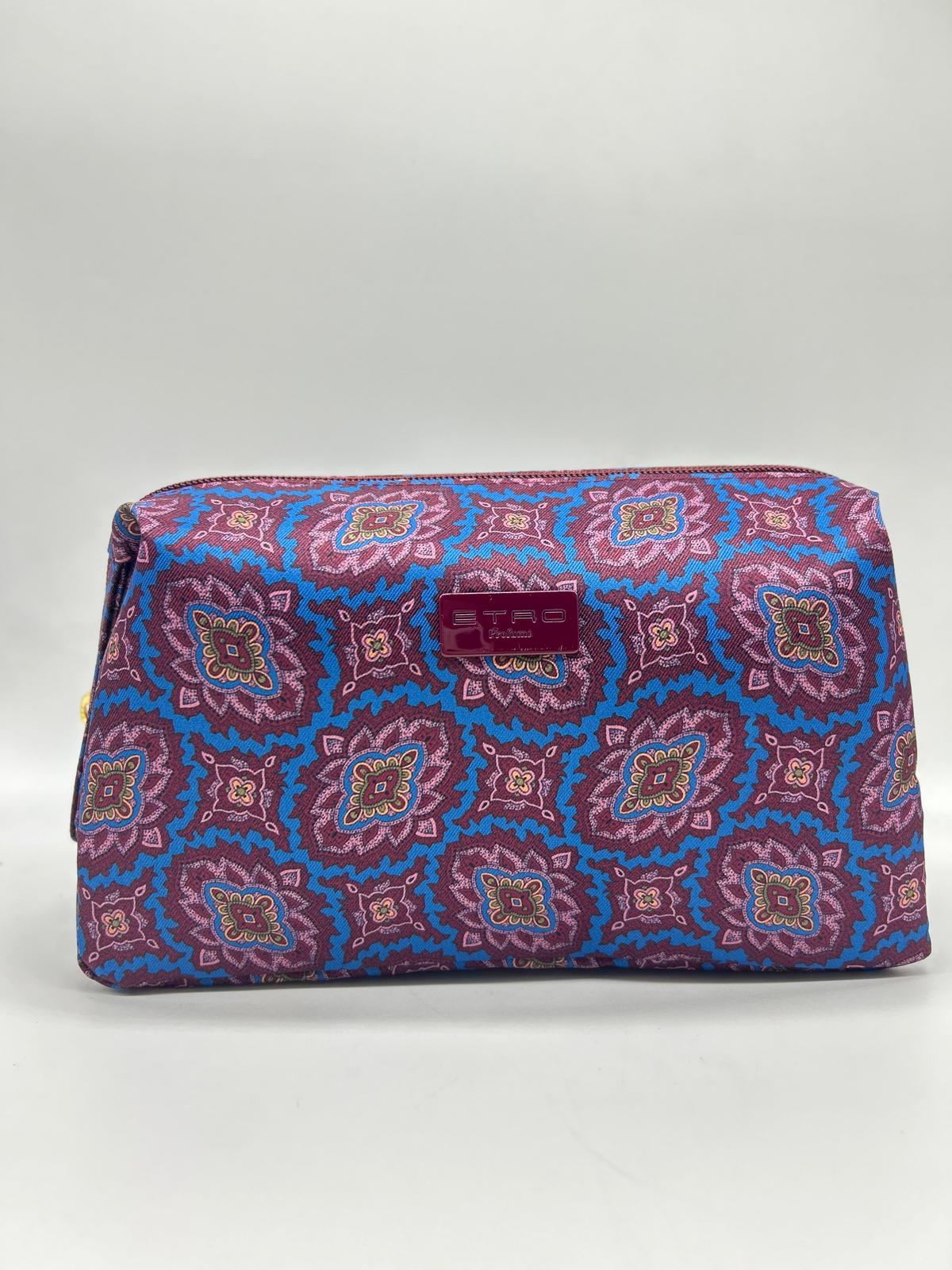 Beauty case, Beauty case donna,  Beauty case viaggio, Beauty case make-up, Beauty case in pelle,  Beauty case trucco, Beauty case tendenze 2025,  Beauty case porta trucco, Beauty case da viaggio per uomini, Beauty case con divisori, Beauty case elegante