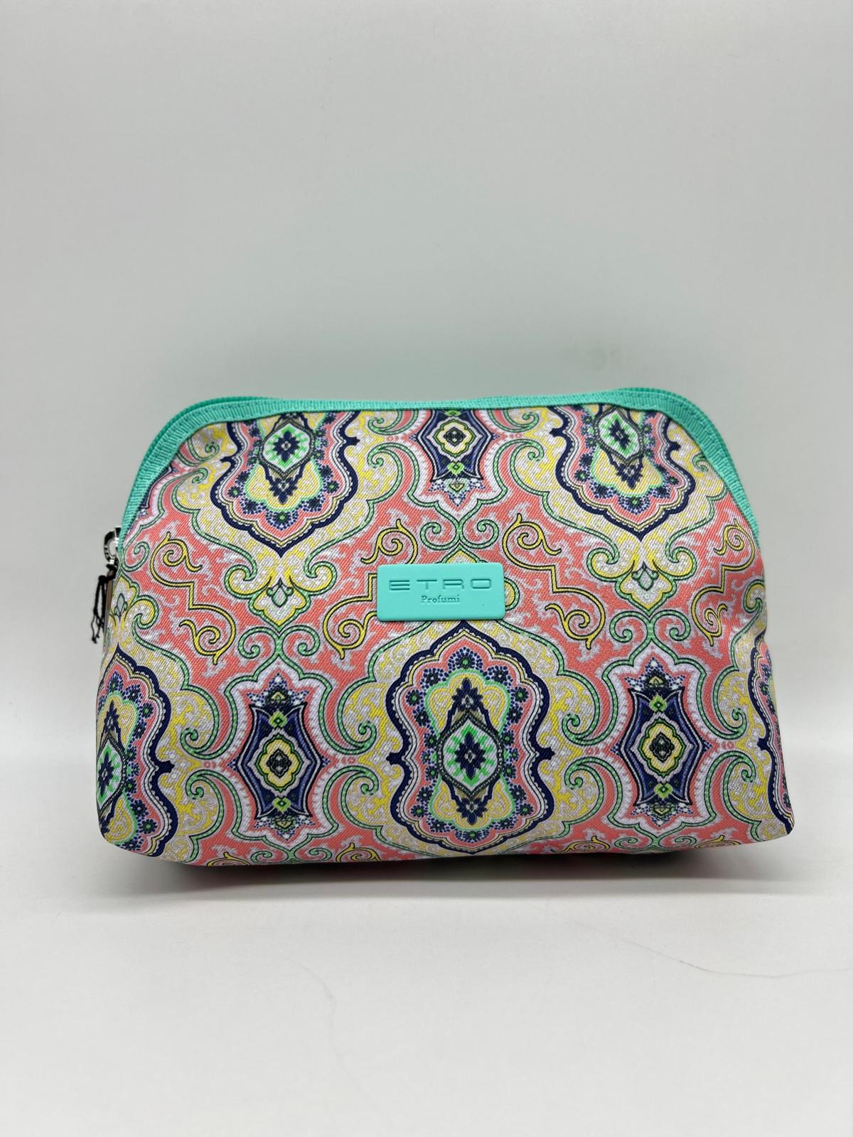 Beauty case, Beauty case donna, Beauty case viaggio, Beauty case make-up, Beauty case in pelle, Beauty case trucco, Beauty case tendenze 2025, Beauty case porta trucco, Beauty case da viaggio per uomini, Beauty case con divisori, Beauty case elegante