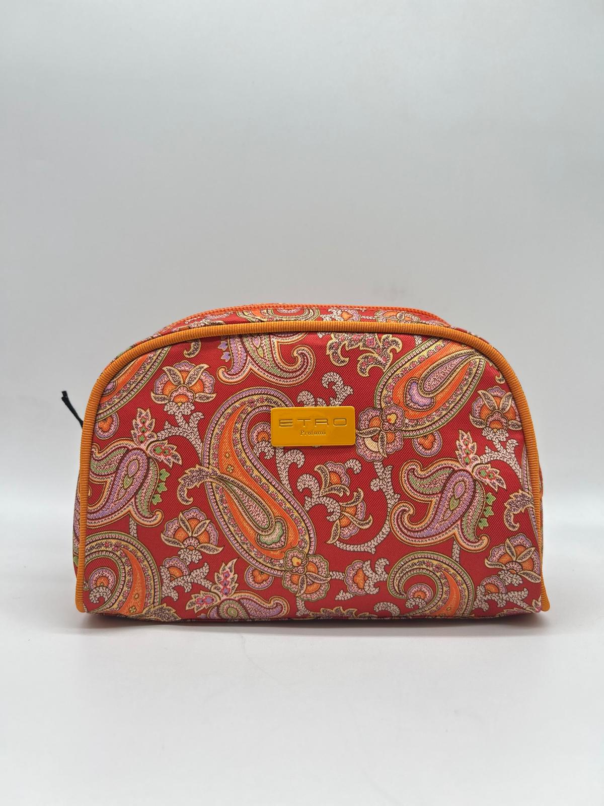 Beauty case, Beauty case donna, Beauty case viaggio, Beauty case make-up, Beauty case in pelle, Beauty case trucco, Beauty case tendenze 2025, Beauty case porta trucco, Beauty case da viaggio per uomini, Beauty case con divisori, Beauty case elegante