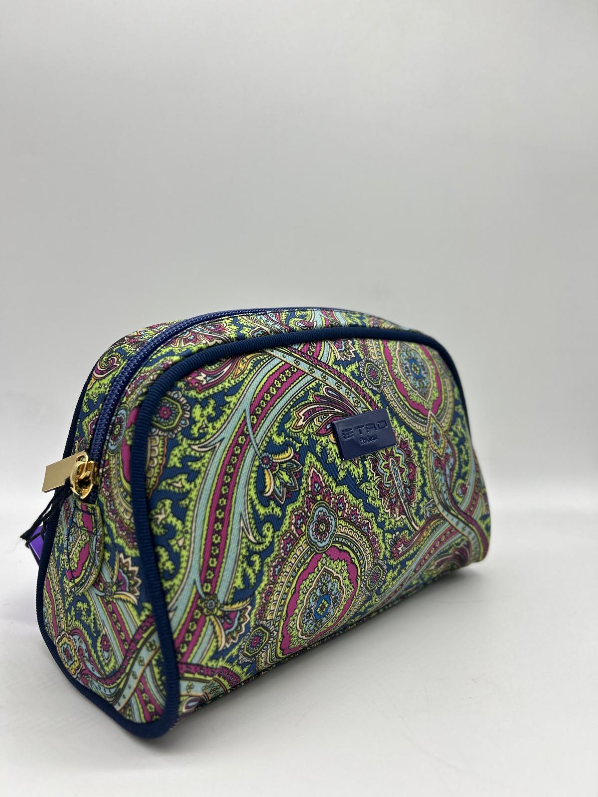 Beauty case, Beauty case donna, Beauty case viaggio, Beauty case make-up, Beauty case in pelle, Beauty case trucco, Beauty case tendenze 2025, Beauty case porta trucco, Beauty case da viaggio per uomini, Beauty case con divisori, Beauty case elegante
