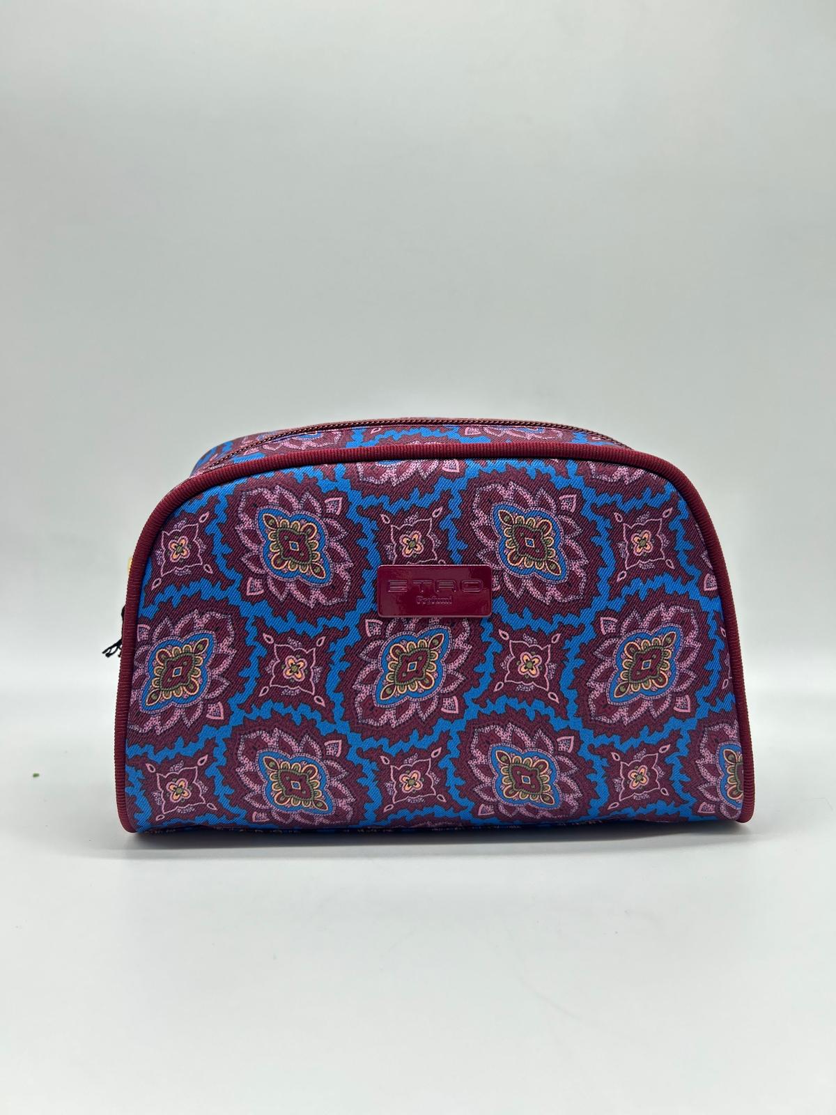 Beauty case, Beauty case donna, Beauty case viaggio, Beauty case make-up, Beauty case in pelle, Beauty case trucco, Beauty case tendenze 2025, Beauty case porta trucco, Beauty case da viaggio per uomini, Beauty case con divisori, Beauty case elegante