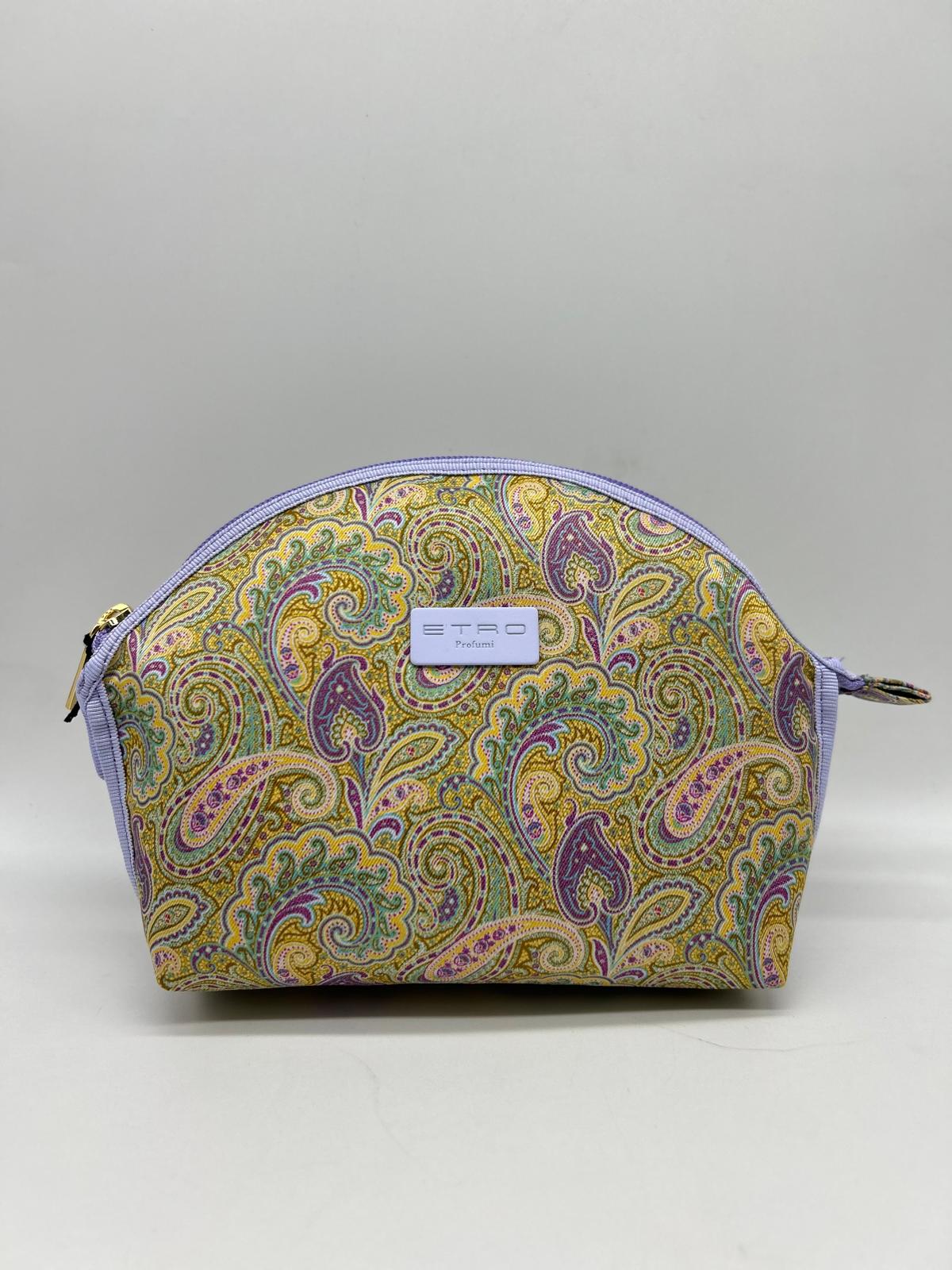etro, trousse tonda grande, pochette a mano, Beauty case, Beauty case donna, Beauty case viaggio, Beauty case make-up, Beauty case in pelle, Beauty case trucco, Beauty case tendenze 2025, Beauty case porta trucco, Beauty case da viaggio per uomini, Beauty case con divisori, Beauty case elegante