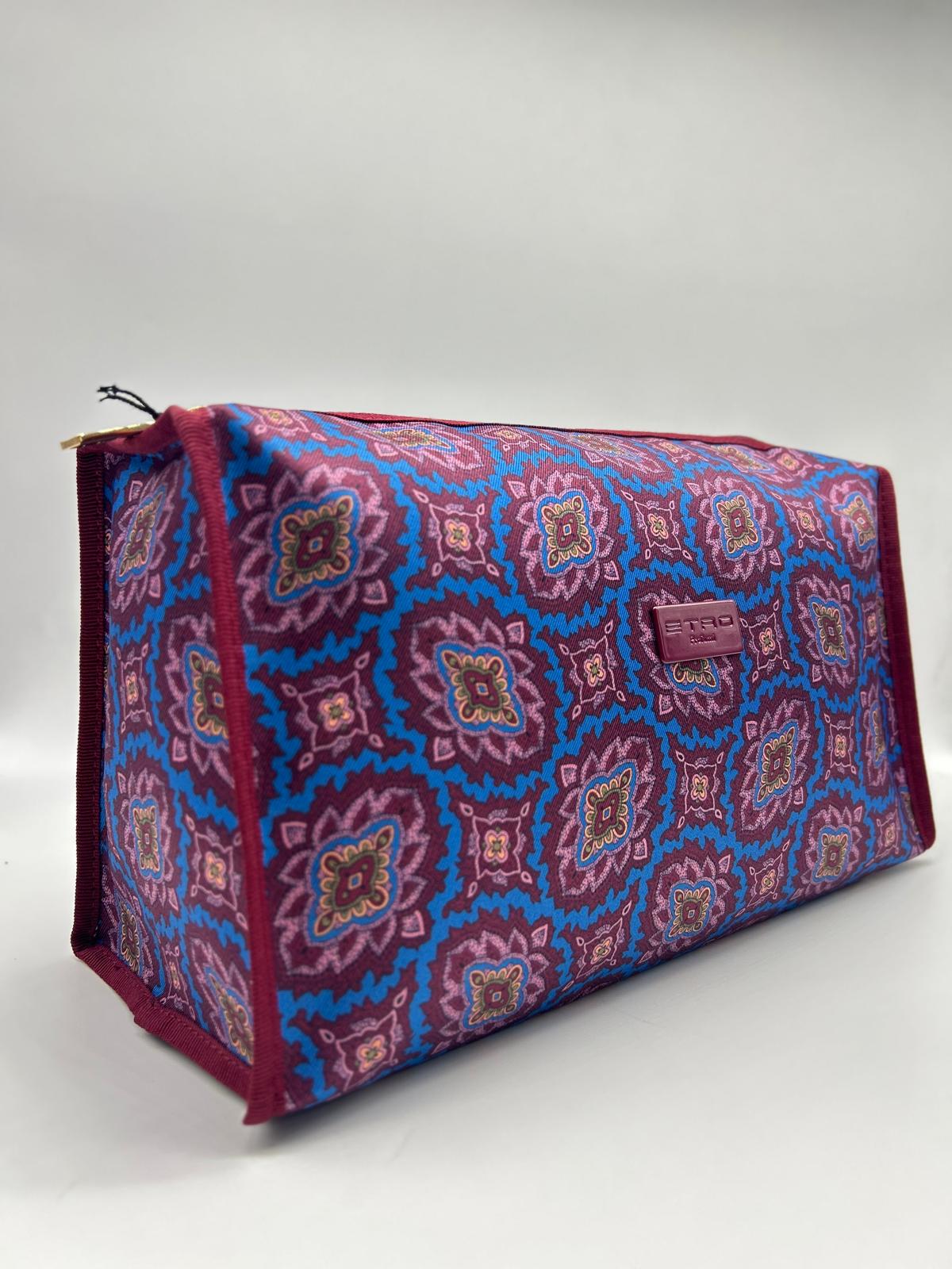 Beauty case, Beauty case donna, Beauty case viaggio, Beauty case make-up, Beauty case in pelle, Beauty case trucco, Beauty case tendenze 2025, Beauty case porta trucco, Beauty case da viaggio per uomini, Beauty case con divisori, Beauty case elegante