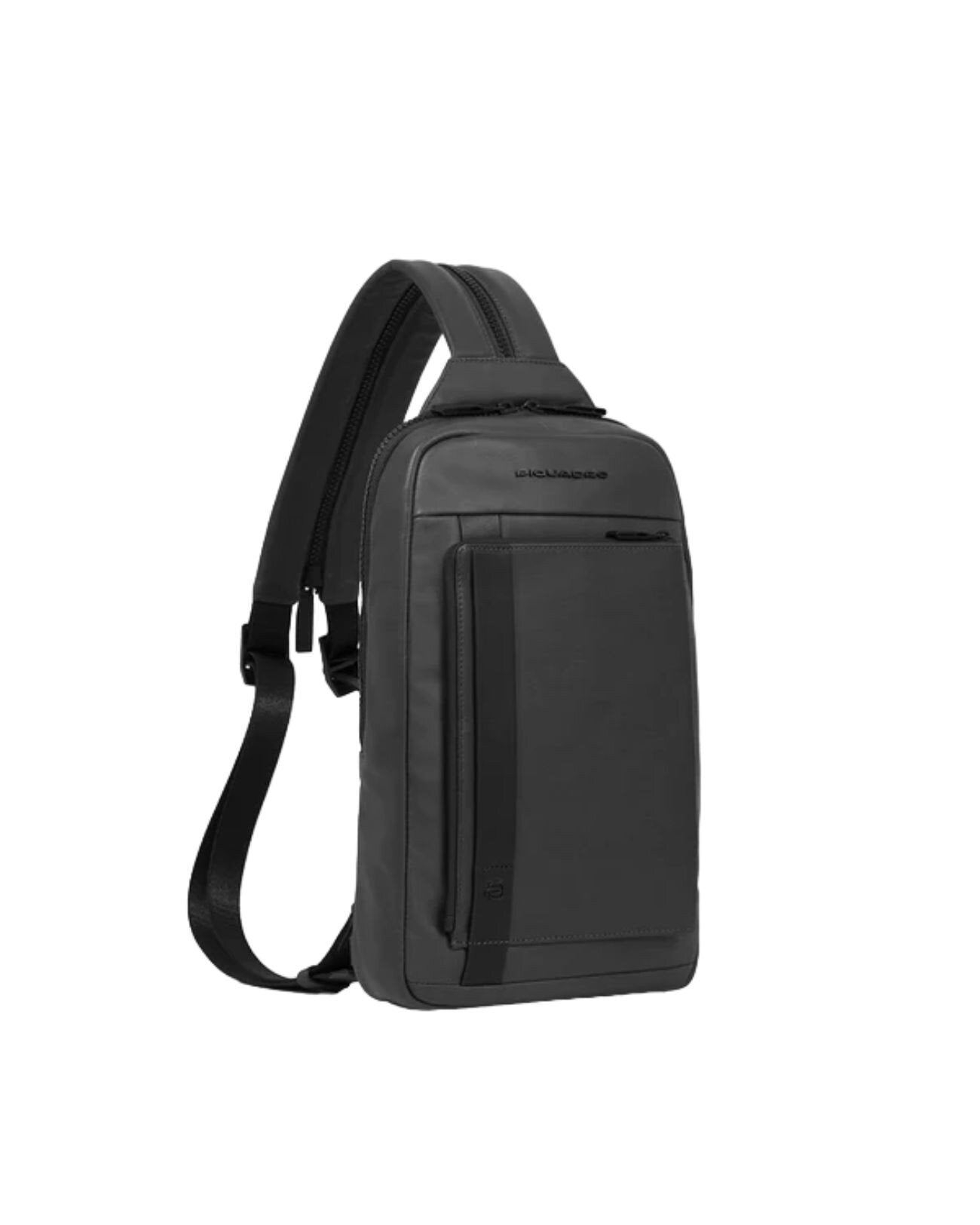 piquadro, monospalla, tracolla piccola, tracolla uomo, Pelletteria uomo, Accessori in pelle uomo, Prodotti in pelle uomo, Pelletteria di lusso uomo, Pelle uomo eleganza, Pelle uomo alta qualità, Accessori uomo in pelle, Borse pelle uomo, Borse tracolla pelle uomo, Pelletteria uomo elegante, Pelletteria uomo casual, Borse pelle uomo da lavoro, Borse pelle uomo da viaggio, Pelletteria uomo per occasioni speciali, Accessori pelle uomo da regalo, Pelle di alta qualità uomo, Pelle morbida uomo, Pelle italiana, P