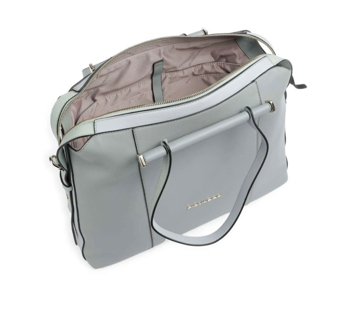 piquadro, borsa da lavoro porta pc e ipad, borsa da lavoro donna, Pelletteria donna, Accessori in pelle donna, Prodotti in pelle donna, Pelletteria di lusso donna, Pelle donna eleganza, Pelle donna alta qualità, Accessori donna in pelle, Borse pelle donna, Pelletteria donna elegante, Pelletteria donna casual, Borse pelle donna da lavoro, Borse pelle donna da viaggio, Pelletteria donna per occasioni speciali, Accessori pelle donna per regalo, Pelle di alta qualità donna, Pelle morbida donna, Pelle italiana d