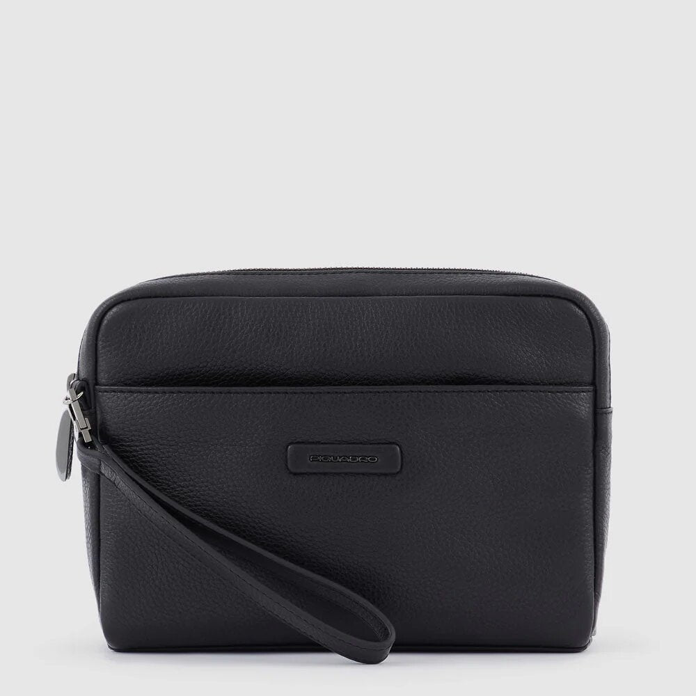 piquadro, pochette con manico rimovibile, pochette a mano, Pelletteria uomo, Accessori in pelle uomo, Prodotti in pelle uomo, Pelletteria di lusso uomo, Pelle uomo eleganza, Pelle uomo alta qualità, Accessori uomo in pelle, Borse pelle uomo, Borse tracolla pelle uomo, Pelletteria uomo elegante, Pelletteria uomo casual, Borse pelle uomo da lavoro, Borse pelle uomo da viaggio, Pelletteria uomo per occasioni speciali, Accessori pelle uomo da regalo, Pelle di alta qualità uomo, Pelle morbida uomo, Pelle italian