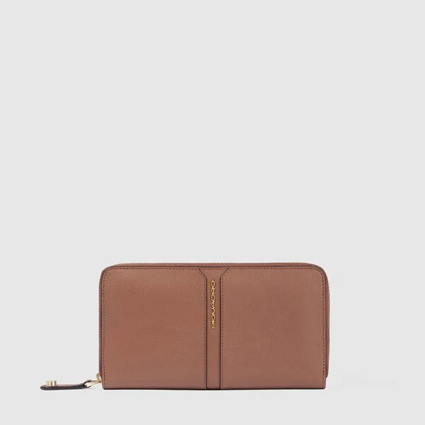 piquadro, portafoglio con zip, portafoglio donna, Pelletteria donna, Accessori in pelle donna, Prodotti in pelle donna, Pelletteria di lusso donna, Pelle donna eleganza, Pelle donna alta qualità, Accessori donna in pelle, Portafogli pelle donna, Pelletteria donna elegante, Pelletteria donna casual, Borse pelle donna da lavoro, Borse pelle donna da viaggio, Pelletteria donna per occasioni speciali, Accessori pelle donna per regalo, Pelle di alta qualità donna, Pelle morbida donna, Pelle italiana donna, Pelle