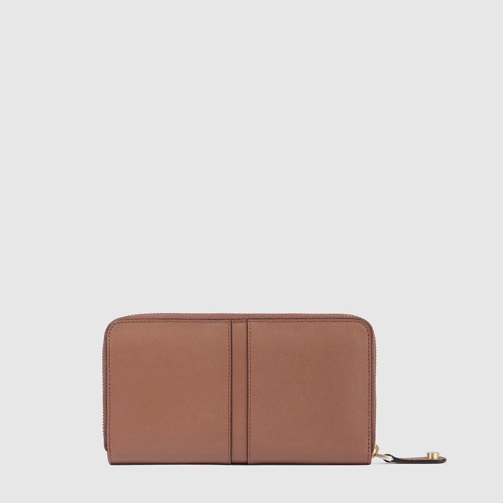 piquadro, portafoglio con zip, portafoglio donna, Pelletteria donna, Accessori in pelle donna, Prodotti in pelle donna, Pelletteria di lusso donna, Pelle donna eleganza, Pelle donna alta qualità, Accessori donna in pelle, Portafogli pelle donna, Pelletteria donna elegante, Pelletteria donna casual, Borse pelle donna da lavoro, Borse pelle donna da viaggio, Pelletteria donna per occasioni speciali, Accessori pelle donna per regalo, Pelle di alta qualità donna, Pelle morbida donna, Pelle italiana donna, Pelle