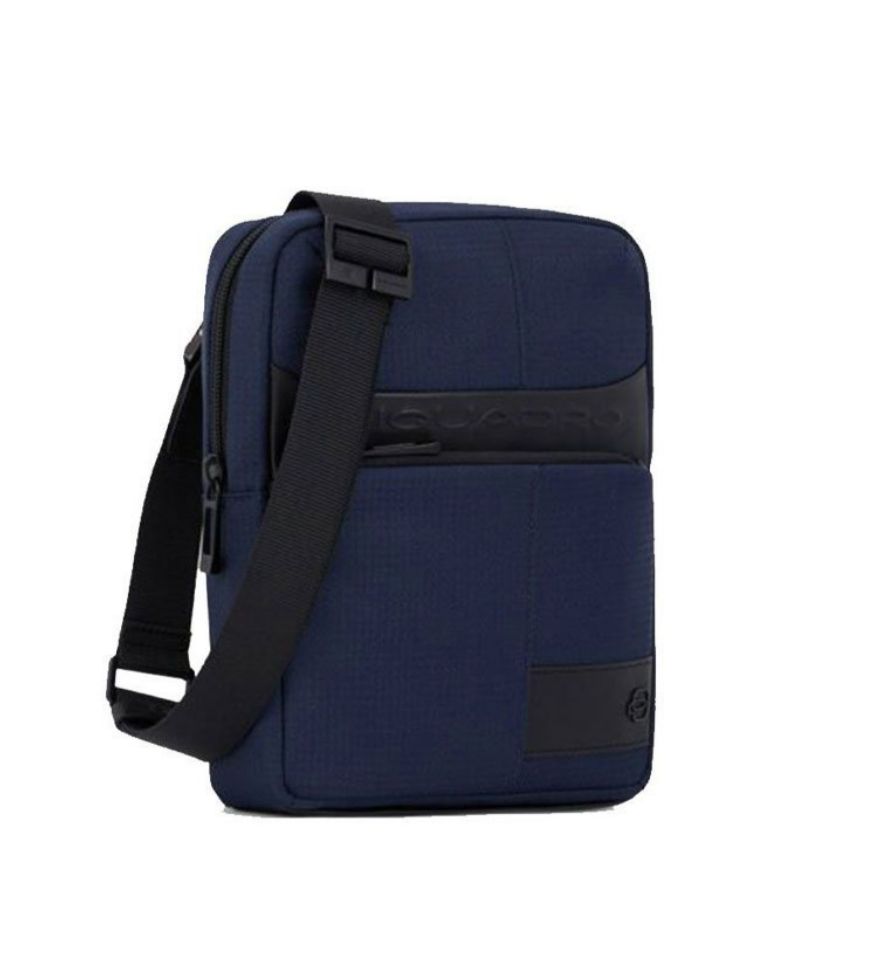 piquadro, tracolla piccola in stoffa, tracolla piccola, tracolla uomo, Pelletteria uomo, Accessori in pelle uomo, Prodotti in pelle uomo, Pelletteria di lusso uomo, Pelle uomo eleganza, Pelle uomo alta qualità, Accessori uomo in pelle, Borse pelle uomo, Borse tracolla pelle uomo, Pelletteria uomo elegante, Pelletteria uomo casual, Borse pelle uomo da lavoro, Borse pelle uomo da viaggio, Pelletteria uomo per occasioni speciali, Accessori pelle uomo da regalo, Pelle di alta qualità uomo, Pelle morbida uomo, P