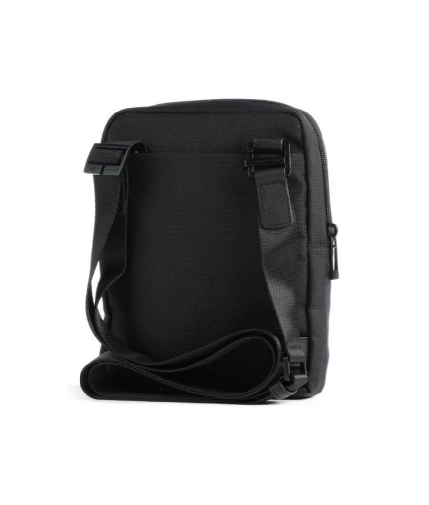 piquadro, tracolla piccola in stoffa, tracolla piccola, tracolla uomo, Pelletteria uomo, Accessori in pelle uomo, Prodotti in pelle uomo, Pelletteria di lusso uomo, Pelle uomo eleganza, Pelle uomo alta qualità, Accessori uomo in pelle, Borse pelle uomo, Borse tracolla pelle uomo, Pelletteria uomo elegante, Pelletteria uomo casual, Borse pelle uomo da lavoro, Borse pelle uomo da viaggio, Pelletteria uomo per occasioni speciali, Accessori pelle uomo da regalo, Pelle di alta qualità uomo, Pelle morbida uomo, P