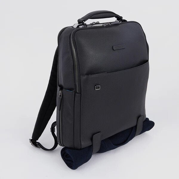 piquadro, zaino porta pc, zaino da lavoro, zaino in pelle, Pelletteria uomo, Accessori in pelle uomo, Prodotti in pelle uomo, Pelletteria di lusso uomo, Pelle uomo eleganza, Pelle uomo alta qualità, Accessori uomo in pelle, Borse pelle uomo, Borse tracolla pelle uomo, Pelletteria uomo elegante, Pelletteria uomo casual, Borse pelle uomo da lavoro, Accessori pelle uomo da regalo, Pelle di alta qualità uomo, Pelle morbida uomo, Pelle italiana, Pelletteria uomo sconto, Acquisto pelletteria uomo online, Migliori
