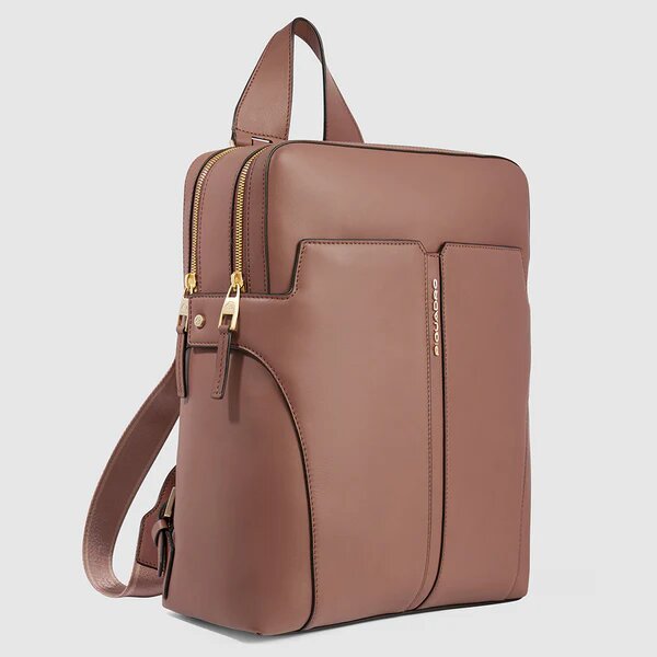 piquadro, zainetto porta pc, zainetto porta ipad, zainetto da lavoro, ziano donna, Pelletteria donna, Accessori in pelle donna, Prodotti in pelle donna, Pelletteria di lusso donna, Pelle donna eleganza, Pelle donna alta qualità, Accessori donna in pelle, Borse pelle donna, Zaini pelle donna,  Pelletteria donna elegante, Pelletteria donna casual, Borse pelle donna da lavoro, Borse pelle donna da viaggio, Pelletteria donna per occasioni speciali, Accessori pelle donna per regalo, Pelle di alta qualità donna,