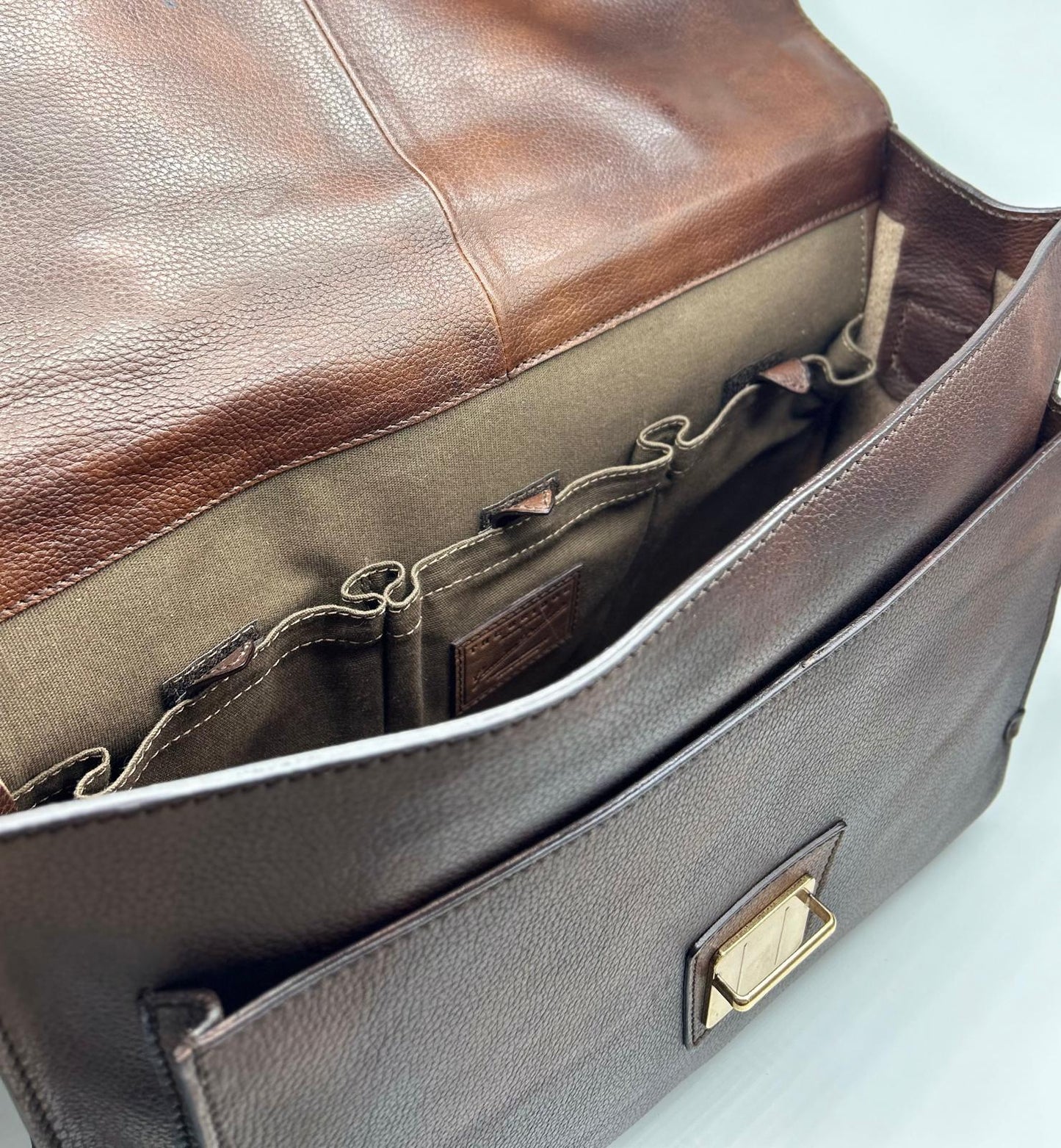 the bridge, borsa da lavoro, cartella da lavoro, Pelletteria uomo donna, Accessori in pelle uomo donna , Prodotti in pelle uomo donna, Pelletteria di lusso uomo donna, Pelle uomo donna eleganza, Pelle uomo donna alta qualità, Accessori uomo donna in pelle, Borse pelle uomo donna,  Borse tracolla pelle uomo donna, Pelletteria uomo donna elegante, Pelletteria uomo donna casual, Borse pelle uomo donna da lavoro, Borse pelle uomo donna da viaggio, Pelletteria uomo
