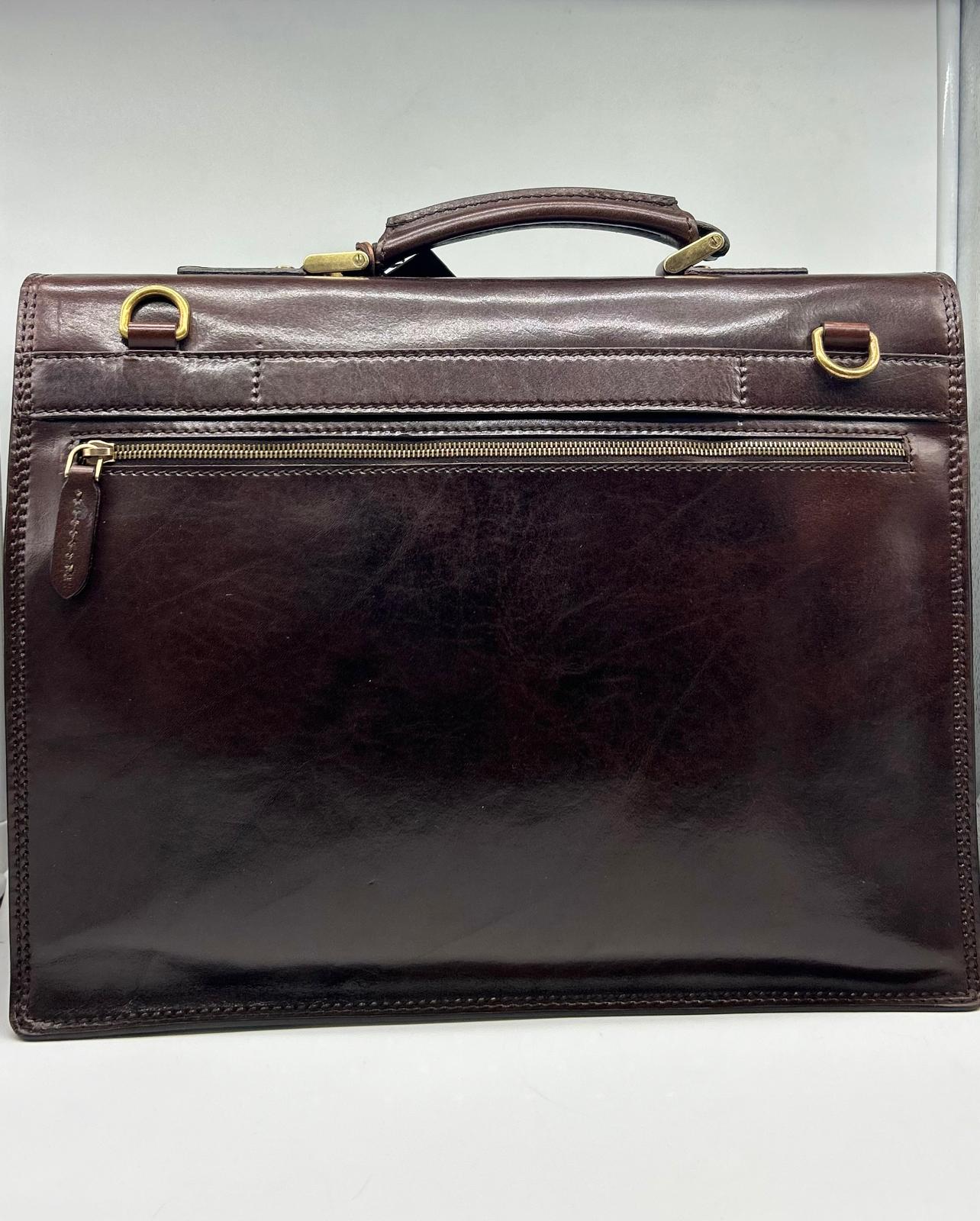 the bridge, cartella grande da lavoro, cartella da lavoro, Pelletteria uomo donna, Accessori in pelle uomo donna , Prodotti in pelle uomo donna, Pelletteria di lusso uomo donna, Pelle uomo donna eleganza, Pelle uomo donna alta qualità, Accessori uomo donna in pelle, Borse pelle uomo donna,  Borse tracolla pelle uomo donna, Pelletteria uomo donna elegante, Pelletteria uomo donna casual, Borse pelle uomo donna da lavoro, Borse pelle uomo donna da viaggio, Pelletteria uomo