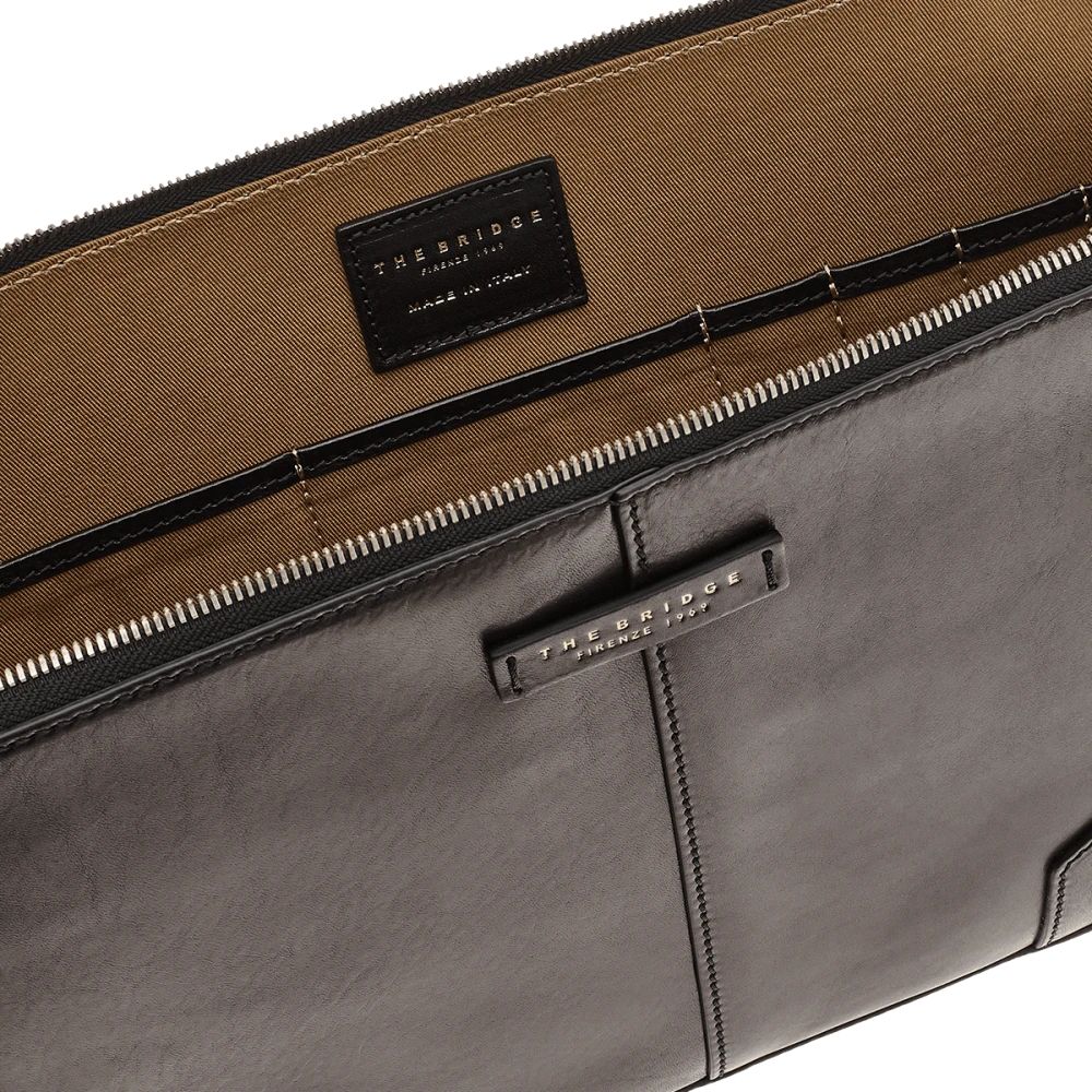 the bridge, porta documenti vespucci, sottobraccio, borsa da lavoro, Pelletteria uomo donna, Accessori in pelle uomo donna , Prodotti in pelle uomo donna, Pelletteria di lusso uomo donna, Pelle uomo donna eleganza, Pelle uomo donna alta qualità, Accessori uomo donna in pelle, Borse pelle uomo donna, Borse tracolla pelle uomo donna, Pelletteria uomo donna elegante, Pelletteria uomo donna casual, Borse pelle uomo donna da lavoro, Borse pelle uomo donna da viaggio, Pelletteria uomo