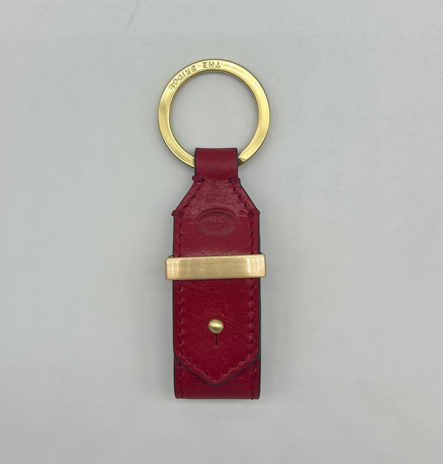 the bridge, portachiavi, Pelletteria uomo donna, Accessori in pelle uomo donna , Prodotti in pelle uomo donna, Pelletteria di lusso uomo donna, Pelle uomo donna eleganza, Pelle uomo donna alta qualità, Accessori uomo donna in pelle, Portachiavi in pelle uomo donna, Pelletteria uomo donna elegante, Pelletteria uomo donna casual