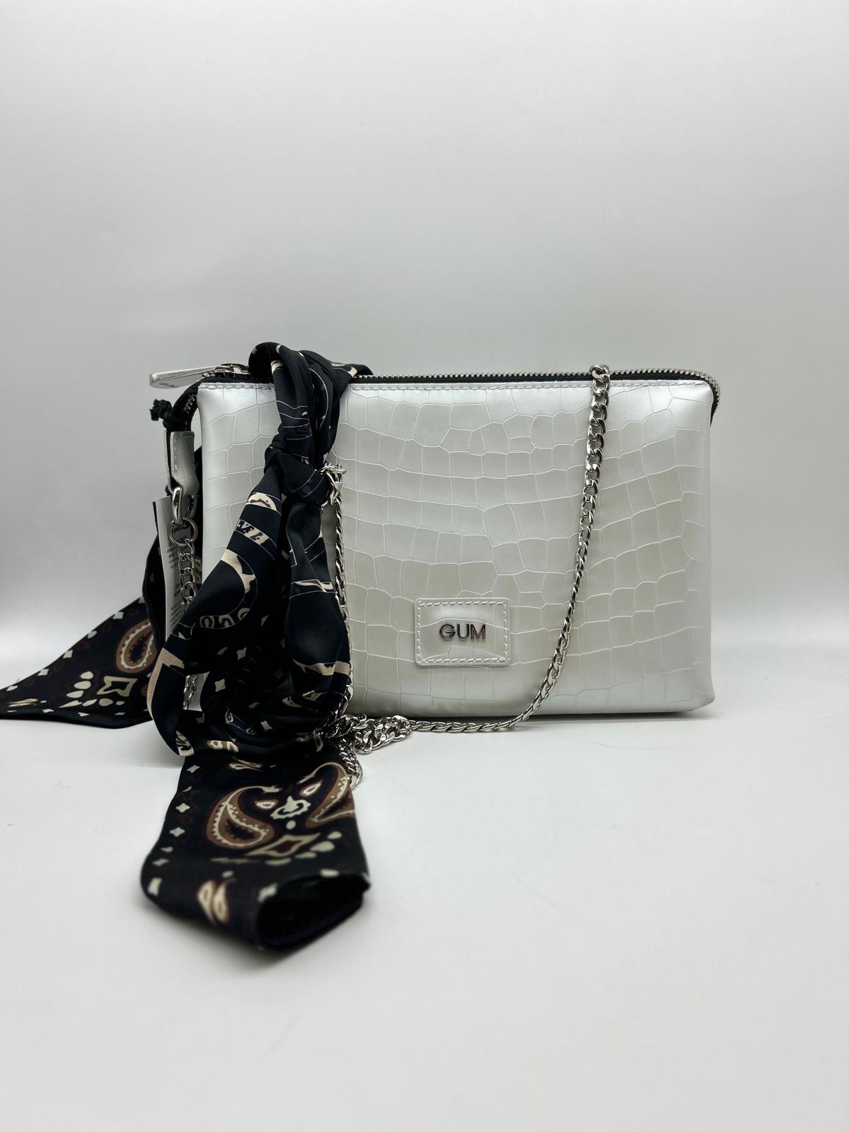 Pelletteria donna The Bridge, Accessori in pelle donna, Prodotti in pelle donna, Pelletteria di lusso donna, Pelle donna eleganza, Pelle donna alta qualità, Accessori donna in pelle, Borse pelle donna, Portafogli pelle donna, Zaini pelle donna, Portachiavi in pelle donna, Porta carte di credito donna, Borse tracolla pelle donna, Valigie pelle donna, Pelletteria donna elegante, Pelletteria donna casual, Borse pelle donna da lavoro, Borse pelle donna da viaggio, Pelletteria donna per occasioni speciali, Acces