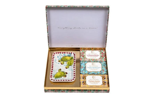blu costiera, box pink, box rosa, Set di saponi artigianali, Set di saponi naturali, Set di saponi profumati, Set di saponi biologici, Confezione regalo saponi, Set di saponi per il corpo, Set di saponi per le mani, Kit saponi esfolianti, Set di saponi idratanti, Set di saponi regalo, Set di saponi per Natale, Set di saponi per San Valentino, Set di saponi per la festa della mamma, Set di saponi per ospiti, Set di saponi ecologici, Set di saponi vegani, Set di saponi fatti a mano