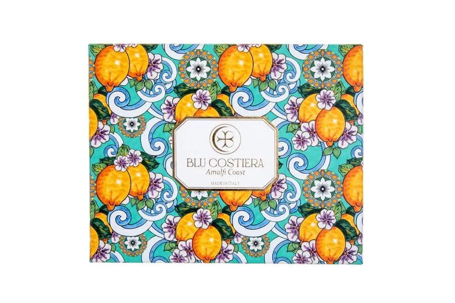 blu costiera, box la vacanza, Set di saponi artigianali, Set di saponi naturali, Set di saponi profumati, Set di saponi biologici, Confezione regalo saponi, Set di saponi per il corpo, Set di saponi per le mani, Kit saponi esfolianti, Set di saponi idratanti, Set di saponi regalo, Set di saponi per Natale, Set di saponi per San Valentino, Set di saponi per la festa della mamma, Set di saponi per ospiti, Set di saponi ecologici, Set di saponi vegani, Set di saponi fatti a mano