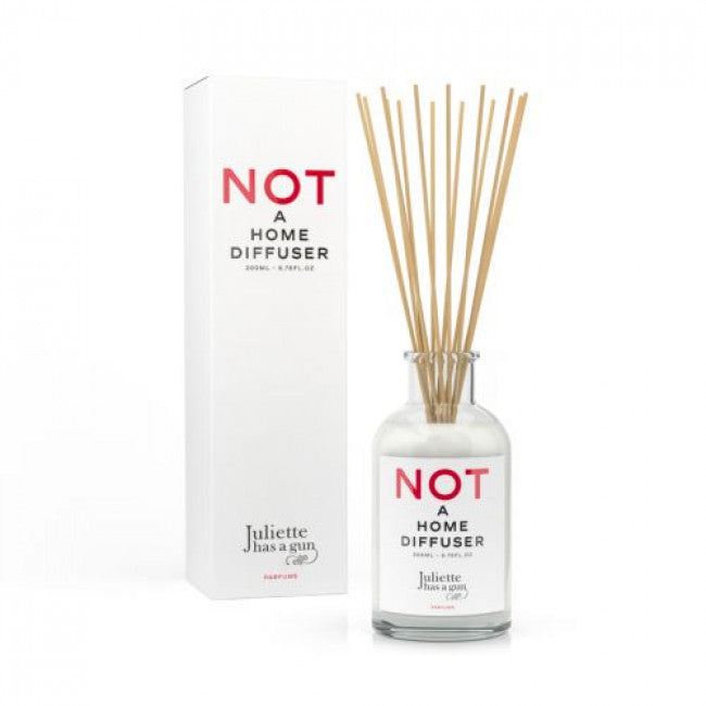 Diffusore ambiente spray,  Spray per ambiente profumato,  Spray diffusore di aromi,  Spray fragranza ambiente,  Spray per purificare l'aria,  Spray per deodorare ambiente,  Spray aromaterapia per ambiente, Spray ambiente naturale, Spray per eliminare cattivi odori, Spray profumato per casa,  Spray per ufficio profumato, Spray per profumare casa, Spray aromi per ambienti interni, Spray antiodore ambiente, Spray per ambiente rinfrescante,  Spray essenze per ambiente, Spray per purificazione aria
