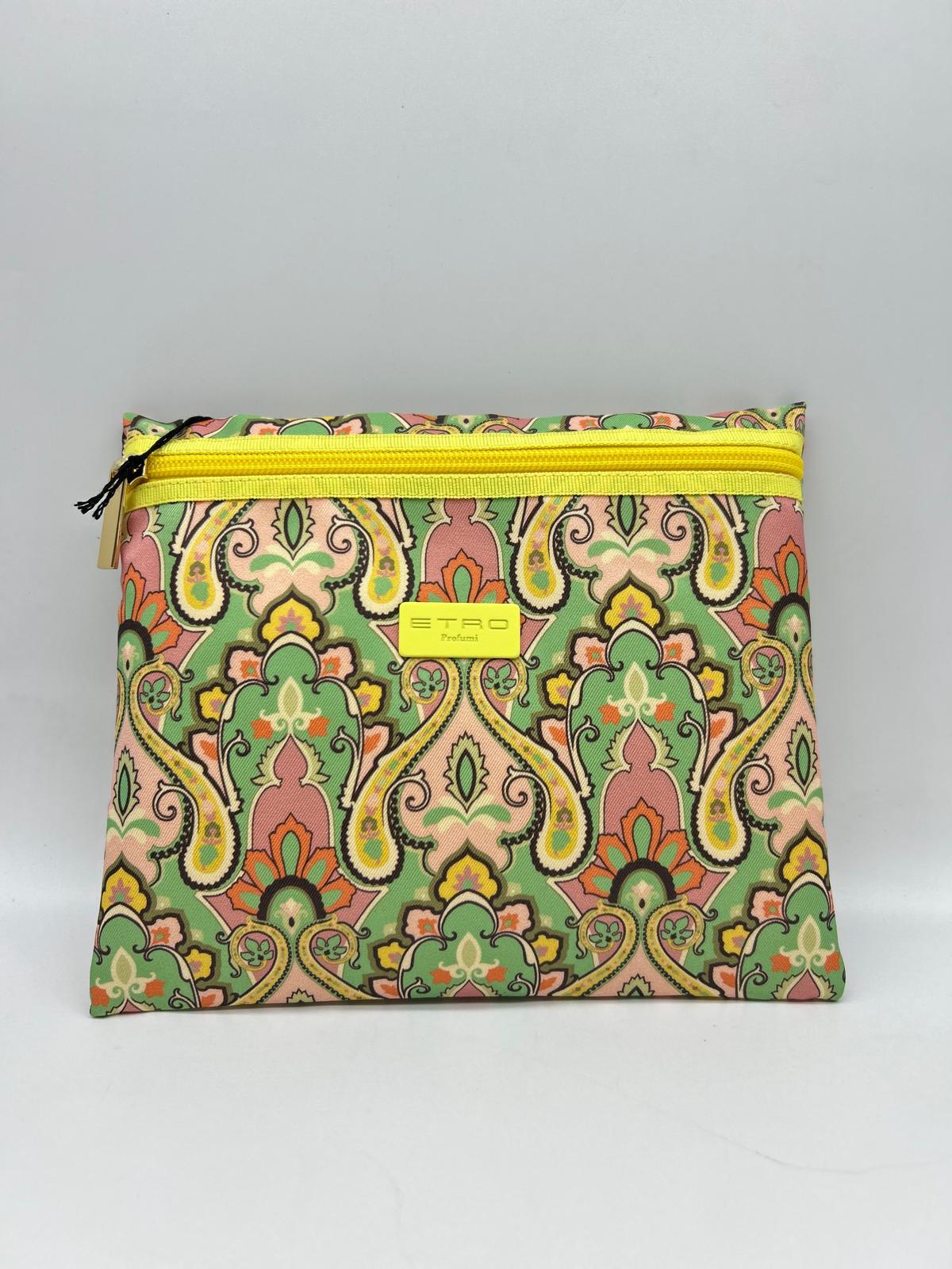 Beauty case, Beauty case donna,  Beauty case viaggio, Beauty case make-up, Beauty case in pelle,  Beauty case trucco, Beauty case tendenze 2025,  Beauty case porta trucco, Beauty case da viaggio per uomini, Beauty case con divisori, Beauty case elegante

