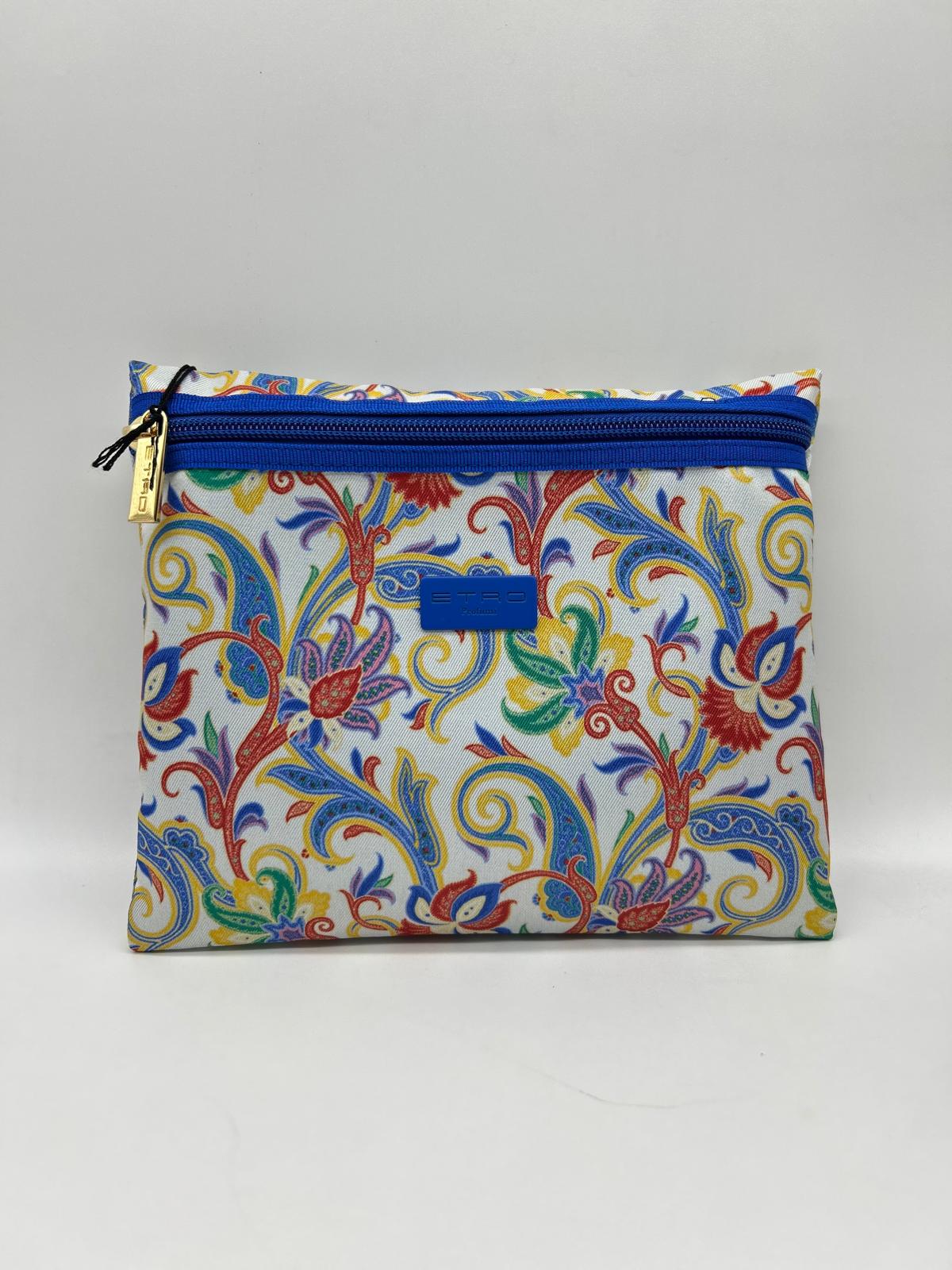 Beauty case, Beauty case donna,  Beauty case viaggio, Beauty case make-up, Beauty case in pelle,  Beauty case trucco, Beauty case tendenze 2025,  Beauty case porta trucco, Beauty case da viaggio per uomini, Beauty case con divisori, Beauty case elegante


