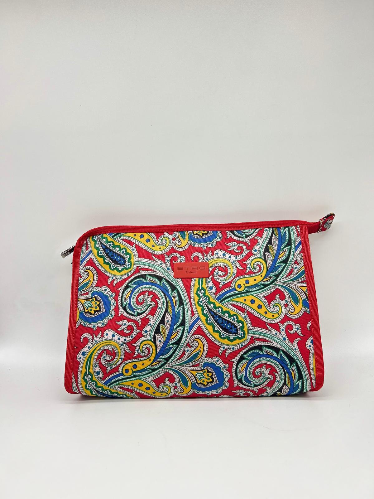 Beauty case, Beauty case donna,  Beauty case viaggio, Beauty case make-up, Beauty case in pelle,  Beauty case trucco, Beauty case tendenze 2025,  Beauty case porta trucco, Beauty case da viaggio per uomini, Beauty case con divisori, Beauty case elegante

