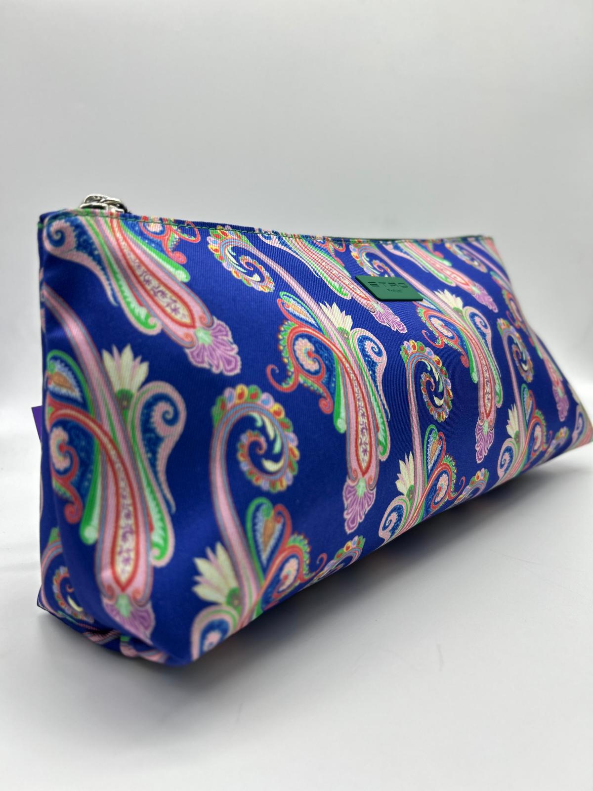 etro, trousse lunga, pochette a mano, Beauty case, Beauty case donna,  Beauty case viaggio, Beauty case make-up, Beauty case in pelle,  Beauty case trucco, Beauty case tendenze 2025,  Beauty case porta trucco, Beauty case da viaggio per uomini, Beauty case con divisori, Beauty case elegante