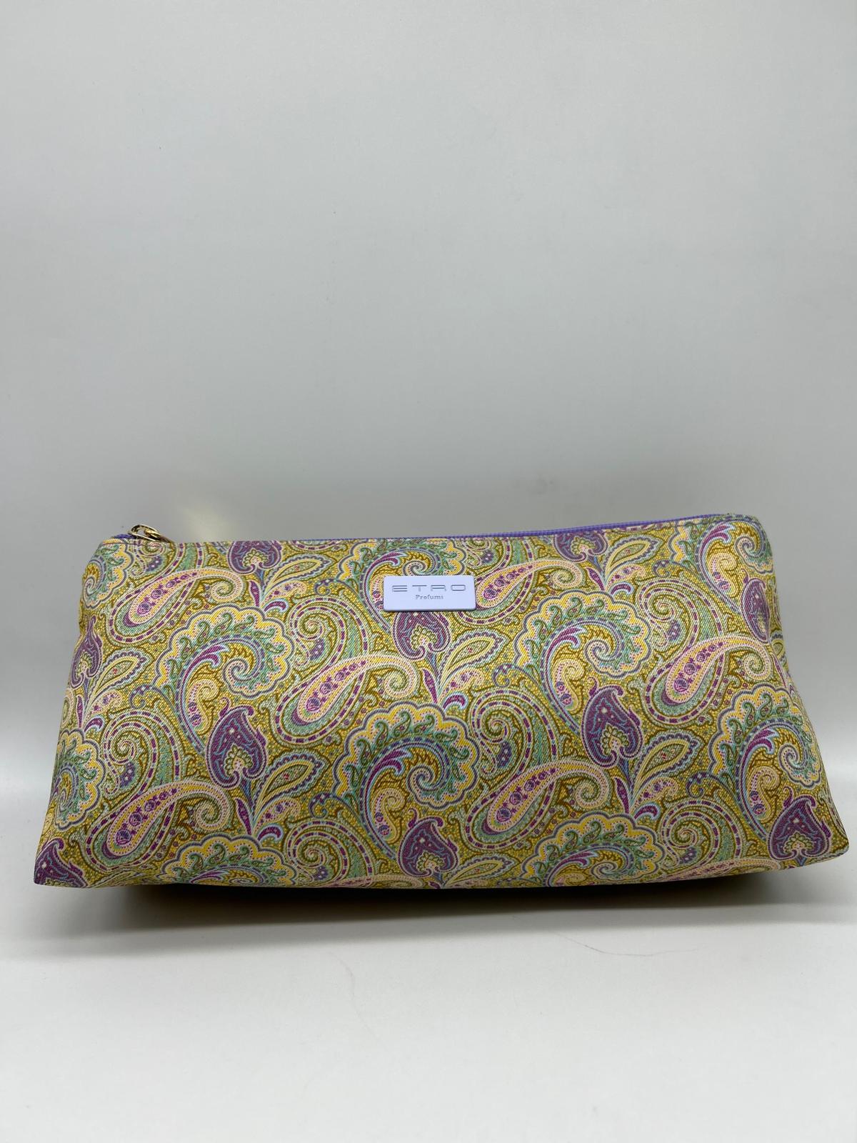 etro, trousse lunga, pochette a mano, Beauty case, Beauty case donna,  Beauty case viaggio, Beauty case make-up, Beauty case in pelle,  Beauty case trucco, Beauty case tendenze 2025,  Beauty case porta trucco, Beauty case da viaggio per uomini, Beauty case con divisori, Beauty case elegante
