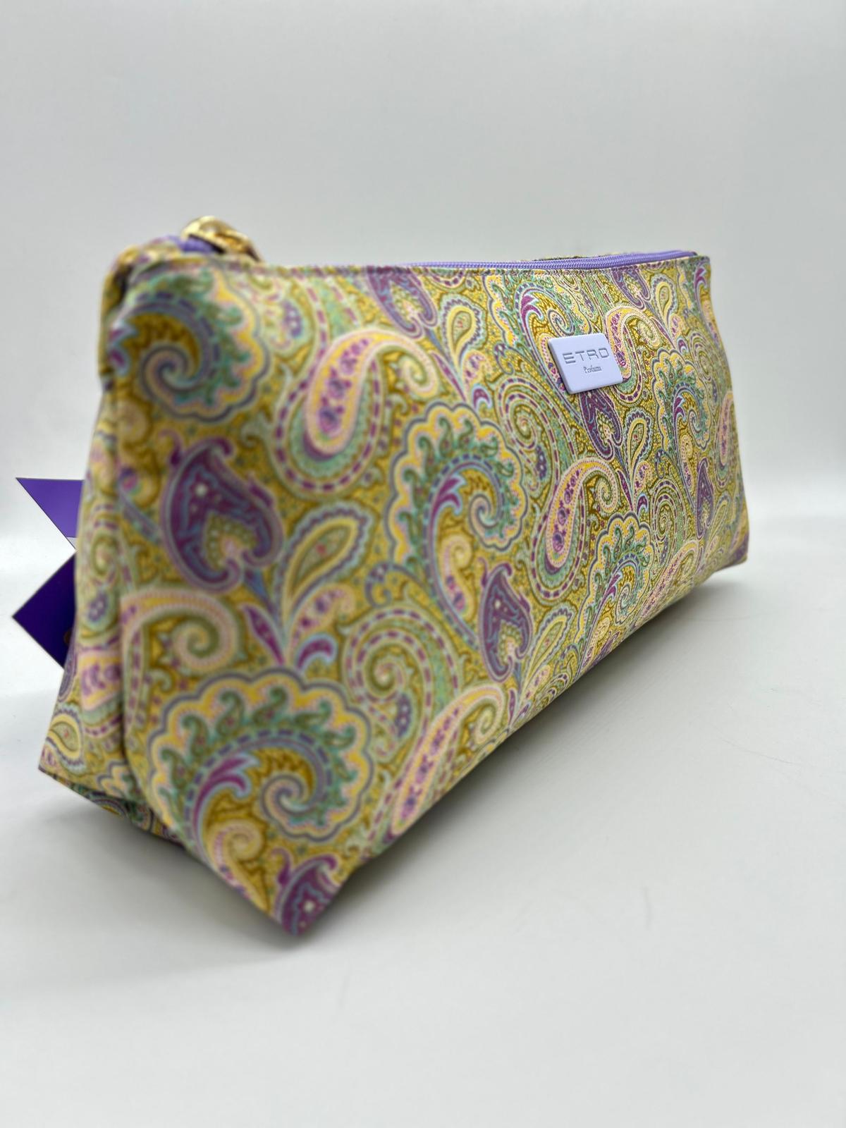 etro, trousse lunga, pochette a mano, Beauty case, Beauty case donna,  Beauty case viaggio, Beauty case make-up, Beauty case in pelle,  Beauty case trucco, Beauty case tendenze 2025,  Beauty case porta trucco, Beauty case da viaggio per uomini, Beauty case con divisori, Beauty case elegante