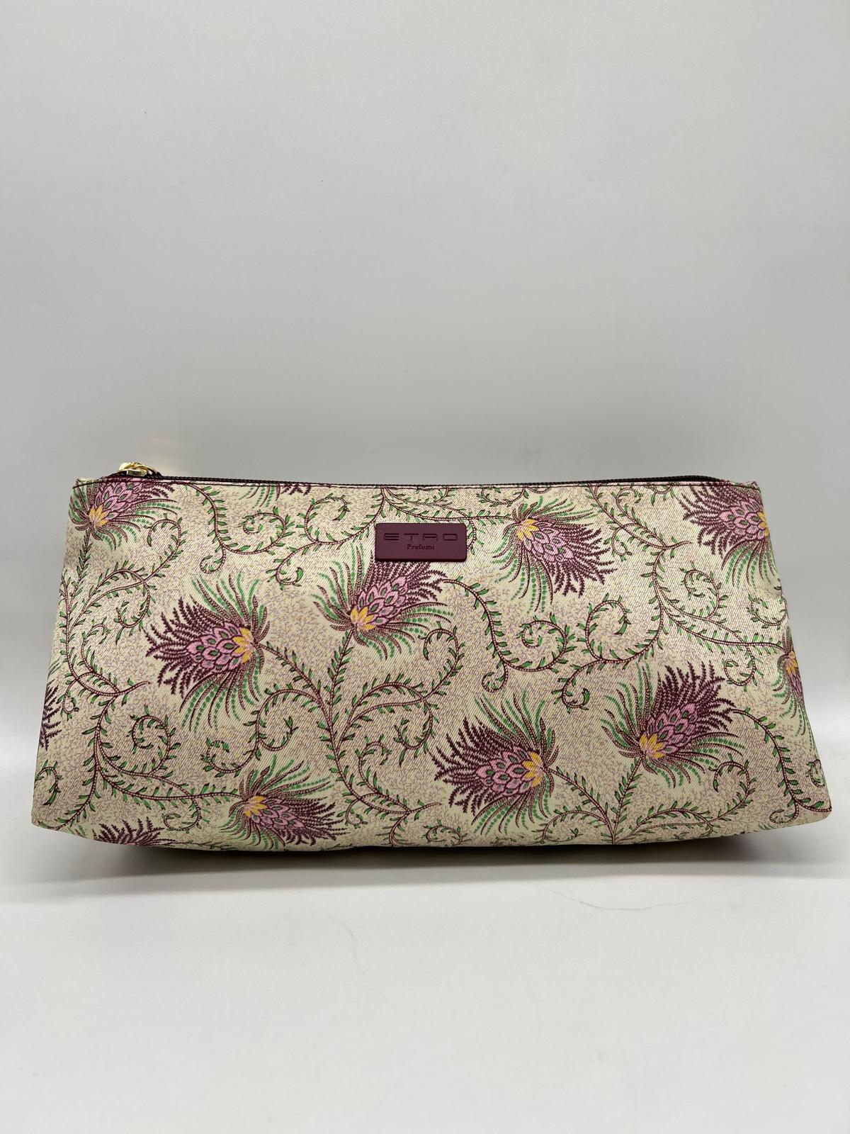 etro, trousse lunga, pochette a mano, Beauty case, Beauty case donna,  Beauty case viaggio, Beauty case make-up, Beauty case in pelle,  Beauty case trucco, Beauty case tendenze 2025,  Beauty case porta trucco, Beauty case da viaggio per uomini, Beauty case con divisori, Beauty case elegante