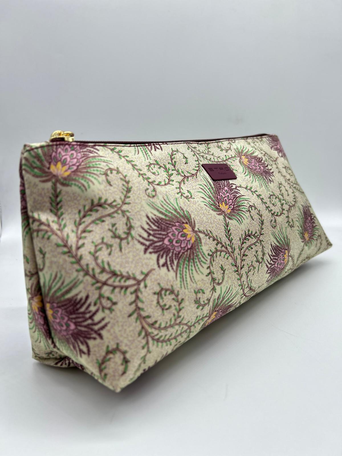 etro, trousse lunga, pochette a mano, Beauty case, Beauty case donna,  Beauty case viaggio, Beauty case make-up, Beauty case in pelle,  Beauty case trucco, Beauty case tendenze 2025,  Beauty case porta trucco, Beauty case da viaggio per uomini, Beauty case con divisori, Beauty case elegante