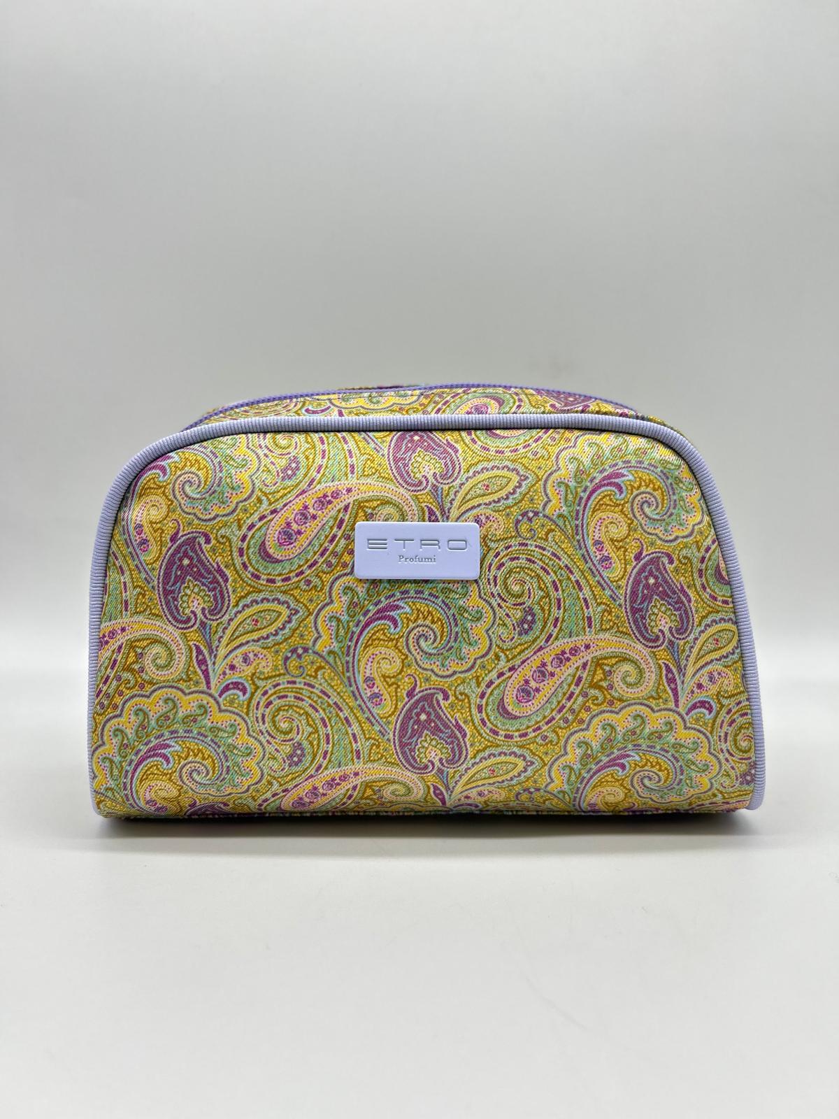 etro, trousse tonda grande, pochette a mano, Beauty case, Beauty case donna,  Beauty case viaggio, Beauty case make-up, Beauty case in pelle,  Beauty case trucco, Beauty case tendenze 2025,  Beauty case porta trucco, Beauty case da viaggio per uomini, Beauty case con divisori, Beauty case elegante
