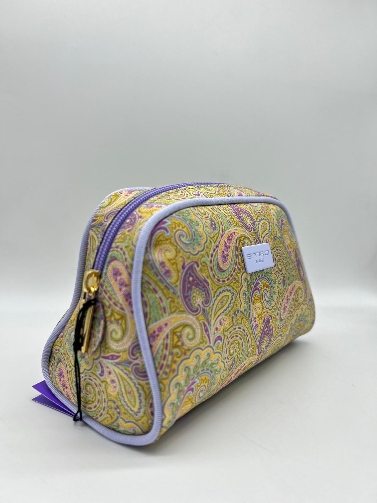 etro, trousse tonda grande, pochette a mano, Beauty case, Beauty case donna,  Beauty case viaggio, Beauty case make-up, Beauty case in pelle,  Beauty case trucco, Beauty case tendenze 2025,  Beauty case porta trucco, Beauty case da viaggio per uomini, Beauty case con divisori, Beauty case elegante
