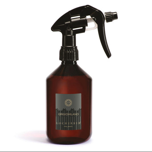 Diffusore ambiente spray,  Spray per ambiente profumato,  Spray diffusore di aromi,  Spray fragranza ambiente,  Spray per purificare l'aria,  Spray per deodorare ambiente,  Spray aromaterapia per ambiente, Spray ambiente naturale, Spray per eliminare cattivi odori, Spray profumato per casa,  Spray per ufficio profumato, Spray per profumare casa, Spray aromi per ambienti interni, Spray antiodore ambiente, Spray per ambiente rinfrescante,  Spray essenze per ambiente, Spray per purificazione aria