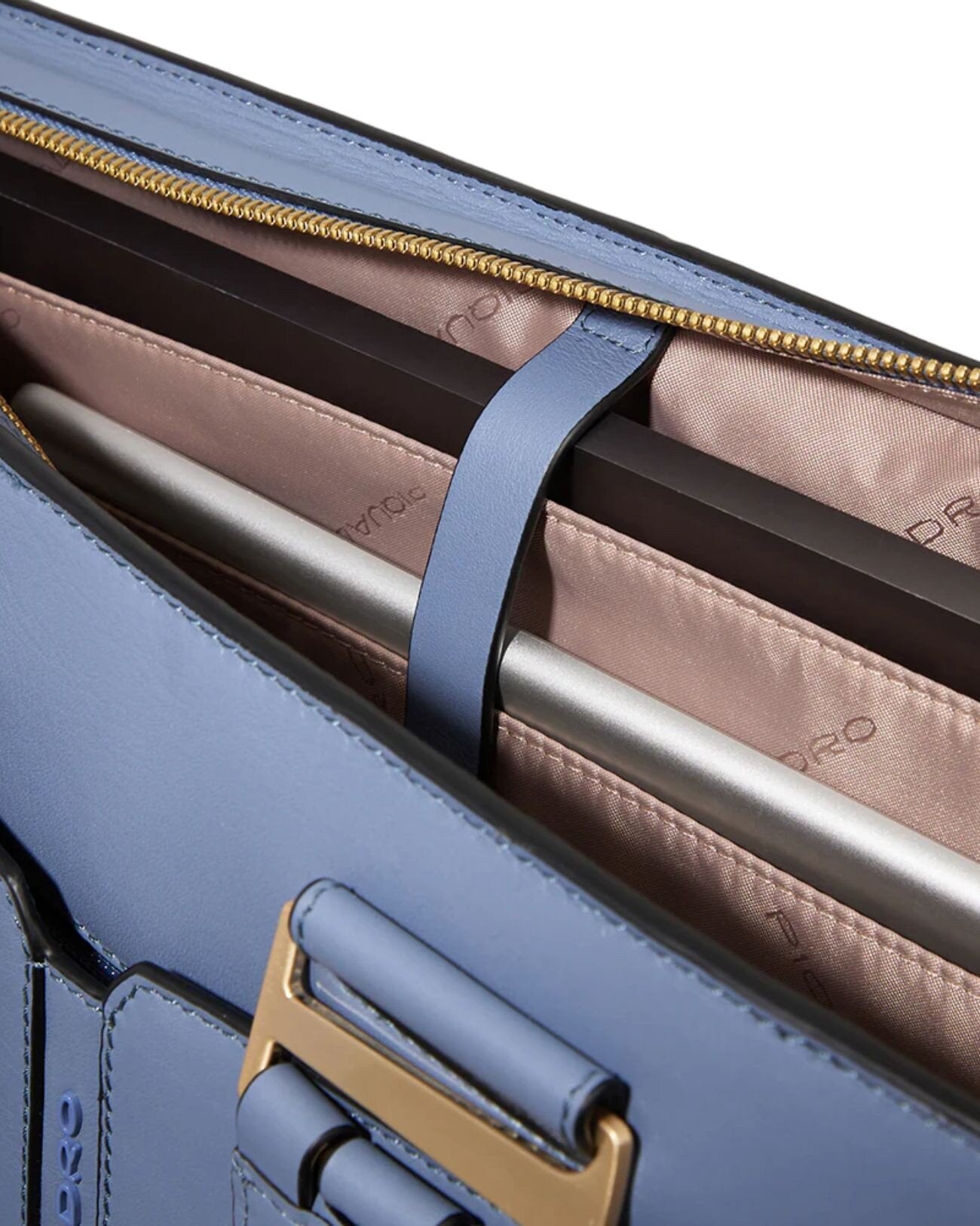 piquadro, borsa porta pc, borsa donna, borsa da lavoro donna, Pelletteria donna, Accessori in pelle donna, Prodotti in pelle donna, Pelletteria di lusso donna, Pelle donna eleganza, Pelle donna alta qualità, Accessori donna in pelle, Borse pelle donna, Pelletteria donna elegante, Pelletteria donna casual, Borse pelle donna da lavoro, Borse pelle donna da viaggio, Pelletteria donna per occasioni speciali, Accessori pelle donna per regalo, Pelle di alta qualità donna, Pelle morbida donna, Pelle italiana donna