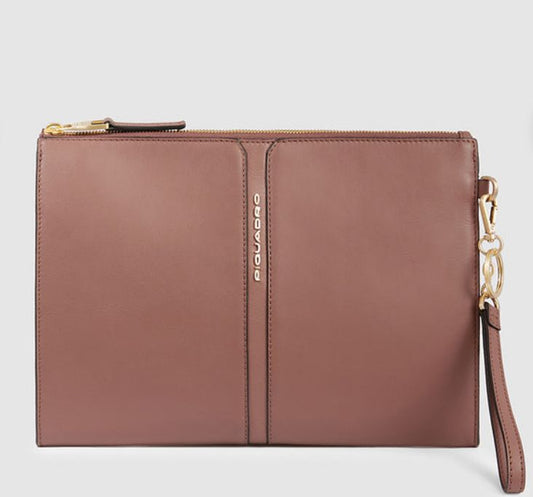 piquadro, pochette piccola, pochette donna, pochette a mano, Pelletteria donna, Accessori in pelle donna, Prodotti in pelle donna, Pelletteria di lusso donna, Pelle donna eleganza, Pelle donna alta qualità, Accessori donna in pelle, Borse pelle donna, Pelletteria donna elegante, Pelletteria donna casual, Borse pelle donna da lavoro, Borse pelle donna da viaggio, Pelletteria donna per occasioni speciali, Accessori pelle donna per regalo, Pelle di alta qualità donna, Pelle morbida donna, Pelle italiana donna,