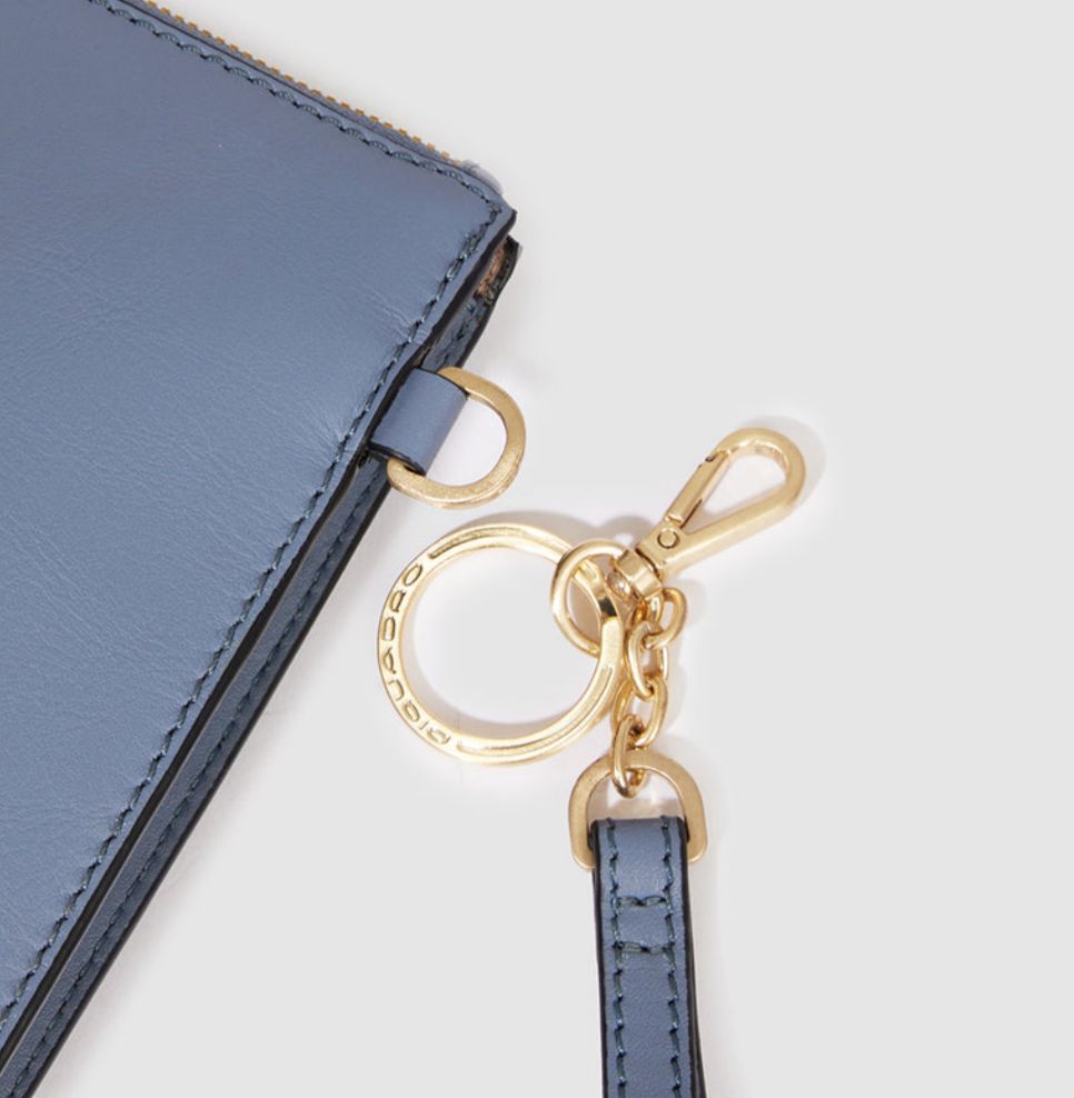piquadro, pochette grande, pochette donna, pochette a mano, Pelletteria donna, Accessori in pelle donna, Prodotti in pelle donna, Pelletteria di lusso donna, Pelle donna eleganza, Pelle donna alta qualità, Accessori donna in pelle, Borse pelle donna, Pelletteria donna elegante, Pelletteria donna casual, Borse pelle donna da lavoro, Borse pelle donna da viaggio, Pelletteria donna per occasioni speciali, Accessori pelle donna per regalo, Pelle di alta qualità donna, Pelle morbida donna, Pelle italiana donna, 