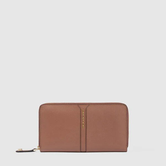 piquadro, portafoglio con zip, portafoglio donna, Pelletteria donna, Accessori in pelle donna, Prodotti in pelle donna, Pelletteria di lusso donna, Pelle donna eleganza, Pelle donna alta qualità, Accessori donna in pelle, Portafogli pelle donna, Pelletteria donna elegante, Pelletteria donna casual, Borse pelle donna da lavoro, Borse pelle donna da viaggio, Pelletteria donna per occasioni speciali, Accessori pelle donna per regalo, Pelle di alta qualità donna, Pelle morbida donna, Pelle italiana donna, Pelle